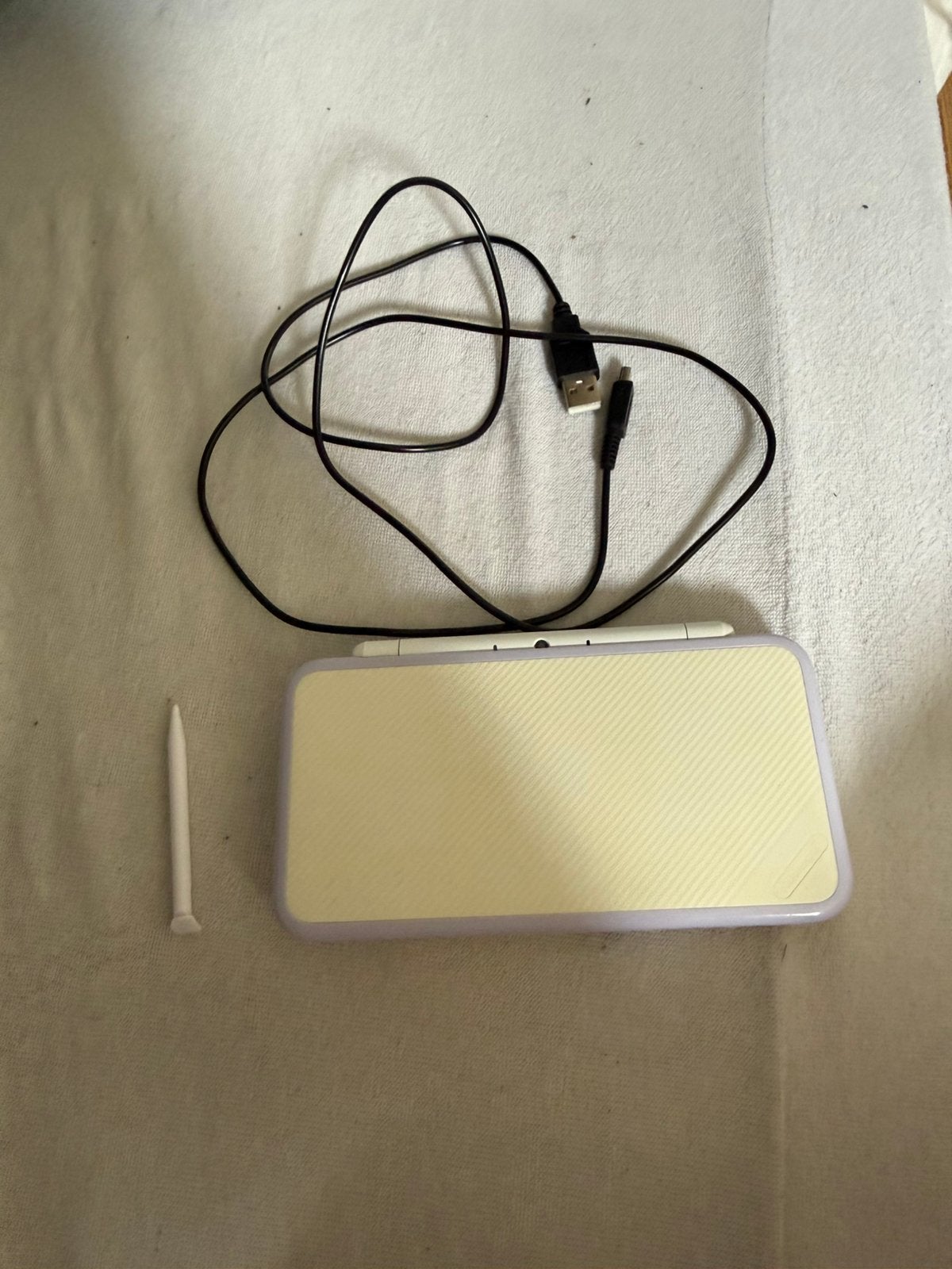 Nette New Nintendo 2DS XL Wit Paars, Ophalen, Zo goed als nieuw, Wit, 2DS XL