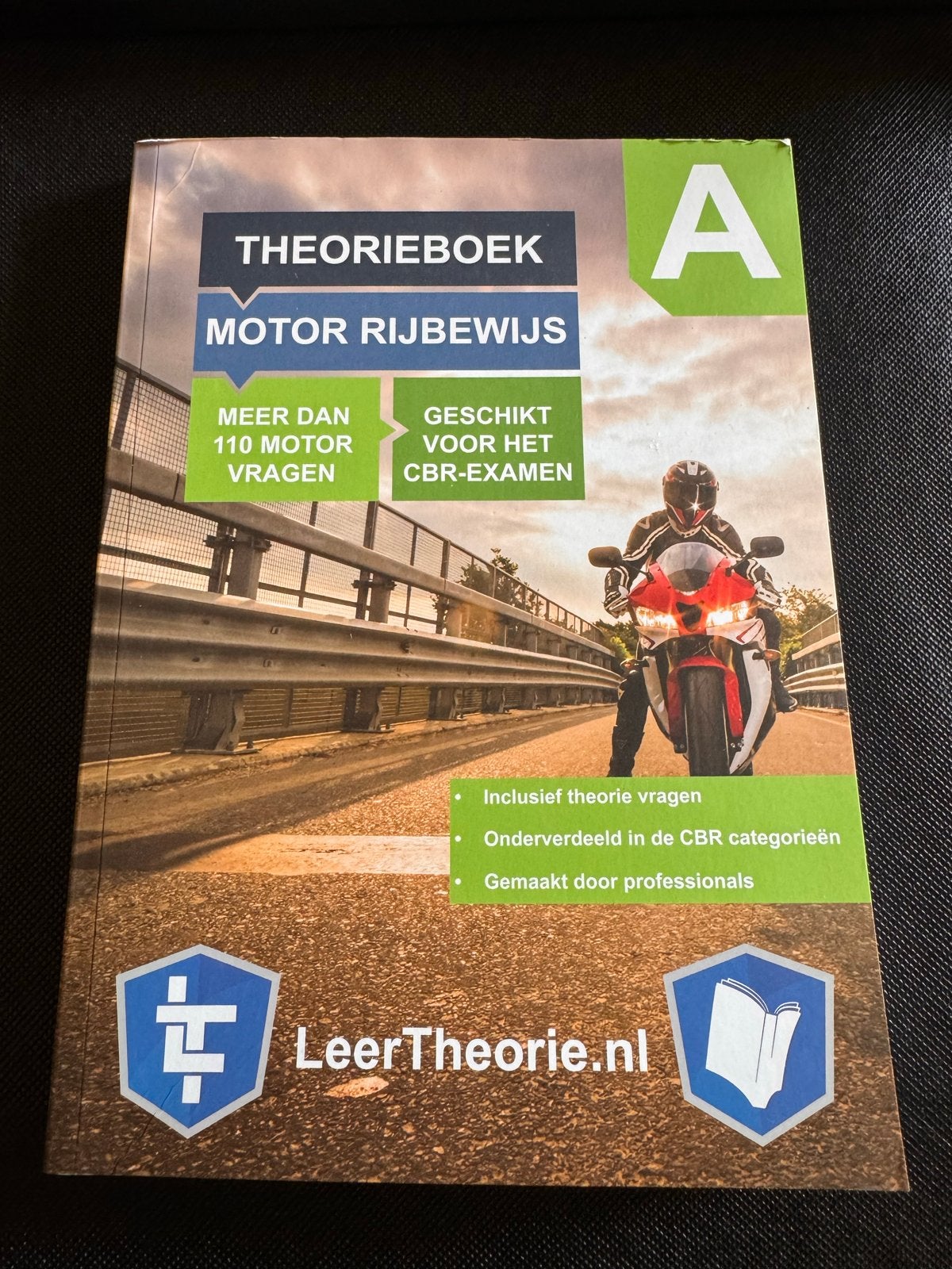 Motor Theorieboek 2023 + Verkeersborden, Boeken, Studieboeken en Cursussen, Ophalen of Verzenden, Zo goed als nieuw, Overige niveaus