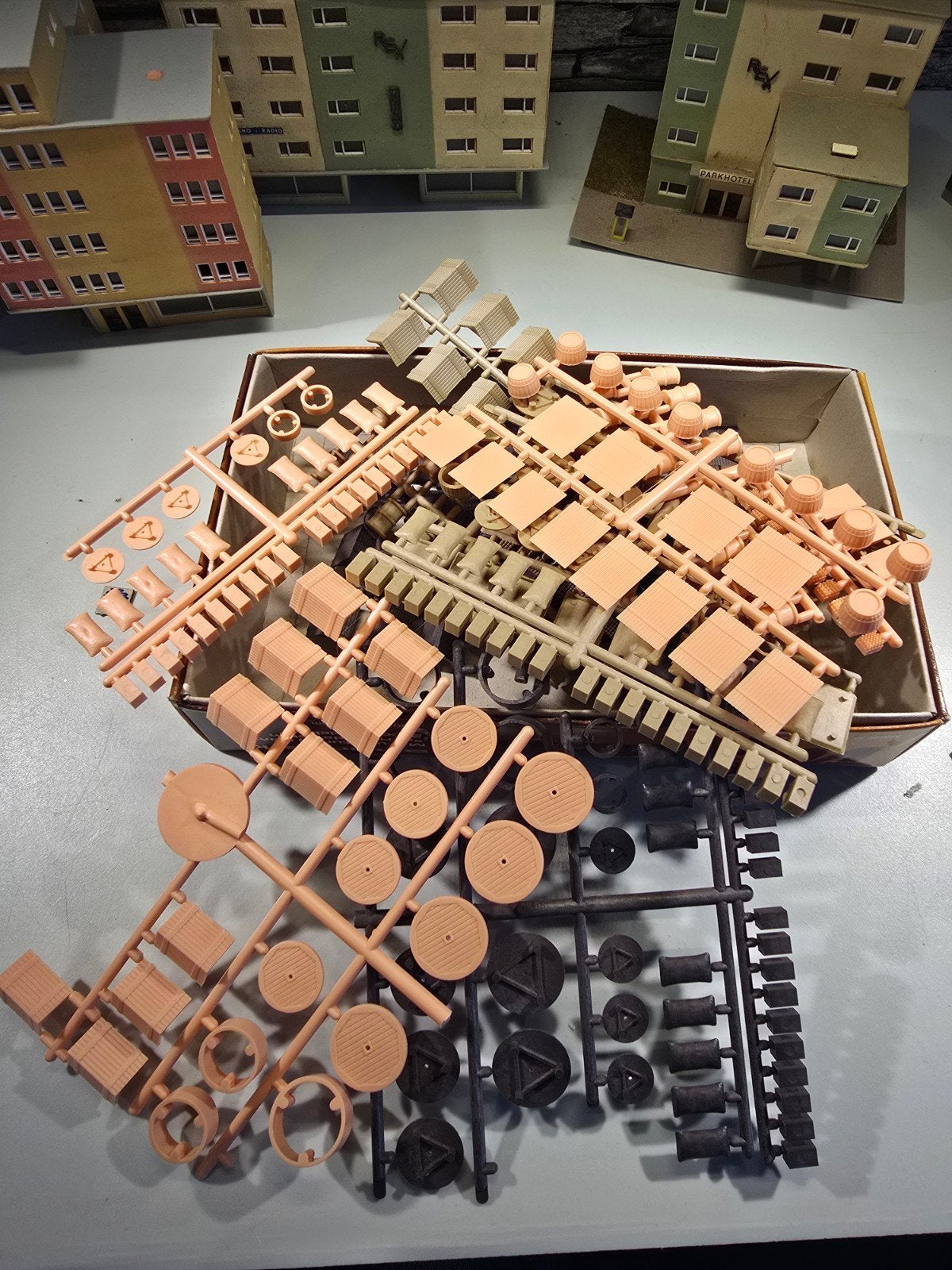lading kisten kratten zakken HO spoor modeltrein 1:87, Ophalen of Verzenden, Nieuw, Brug, Tunnel of Gebouw, Overige merken