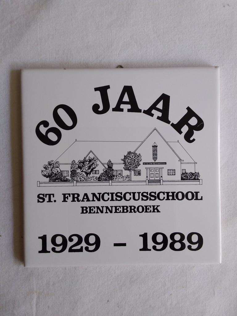 Tegel 60 jaar ST.Franciscusschool Bennebroek 1929 - 1989, Ophalen of Verzenden
