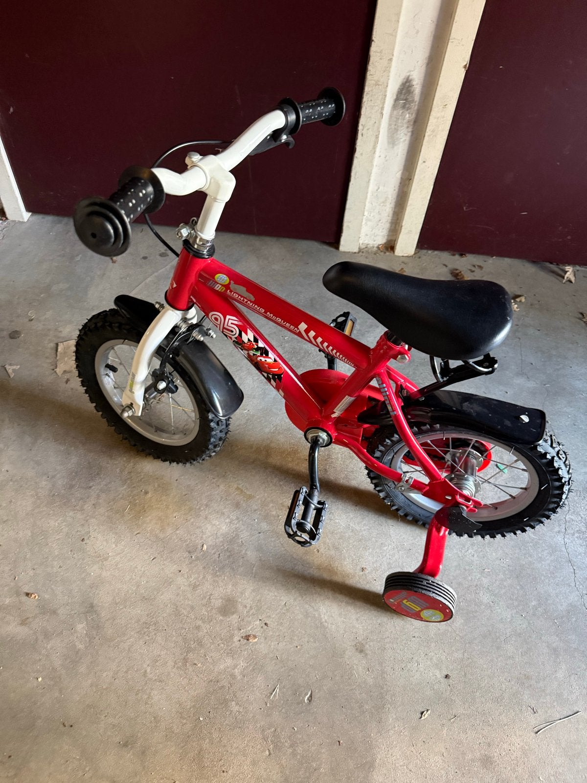Nieuw Kinderfiets Cars Lightning McQueen met zijwieltjes, Fietsen en Brommers, Fietsen | Kinderfietsjes, Terugtraprem, Zijwieltjes