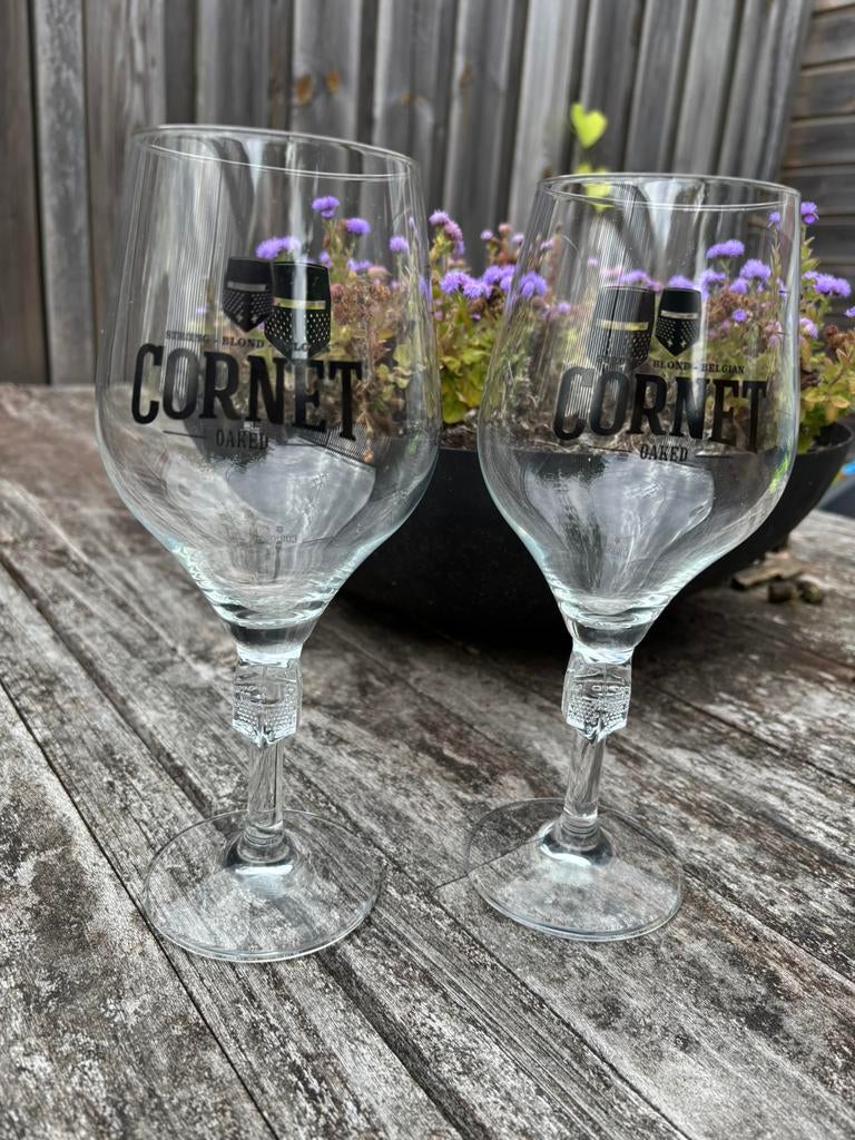 Cornet 6 bierglazen op kasteelvoet 33cl, Verzamelen, Verzenden, Overige merken