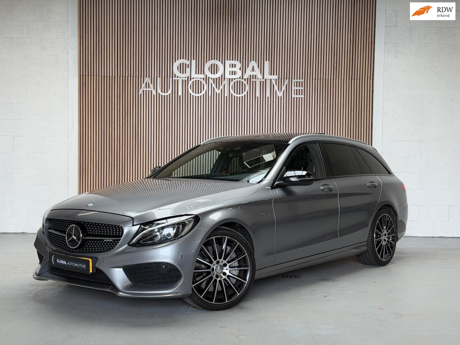 Mercedes-Benz C-klasse Estate 450 AMG 4MATIC - SCHUIFDAK - B, Auto's, Dealer onderhouden, 367 pk, 2996 cc, Leder