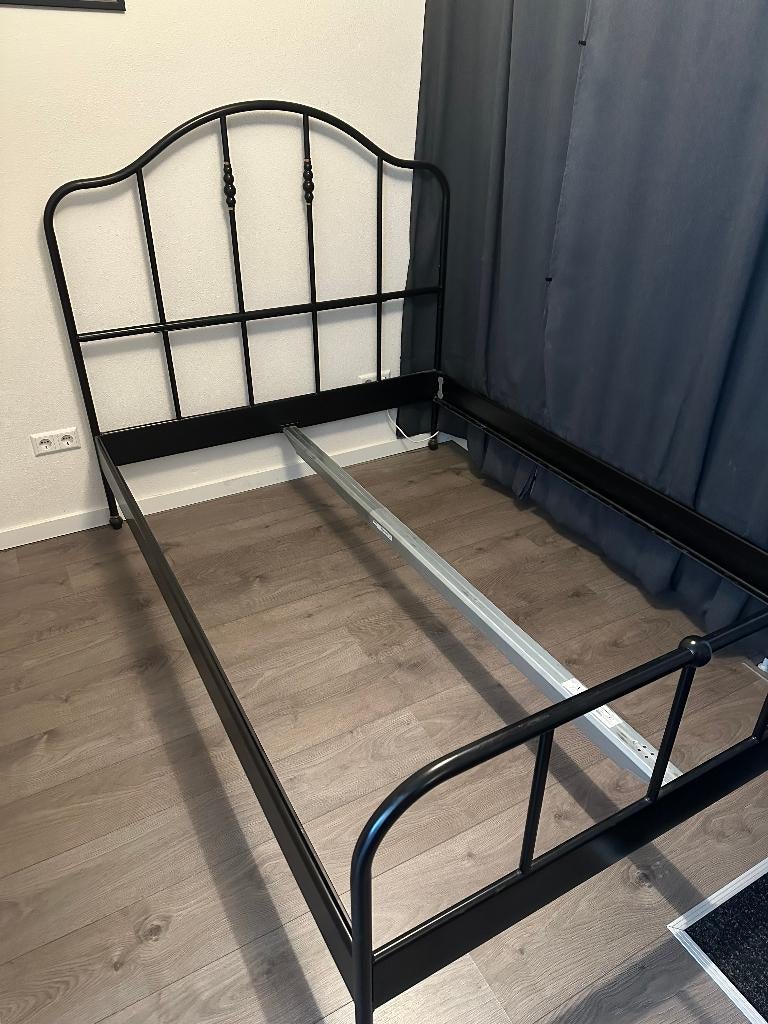 Bed frame zwart, 200cmx140cm, Huis en Inrichting, Slaapkamer | Bedden, Ophalen, Zwart, Tweepersoons, 140 cm