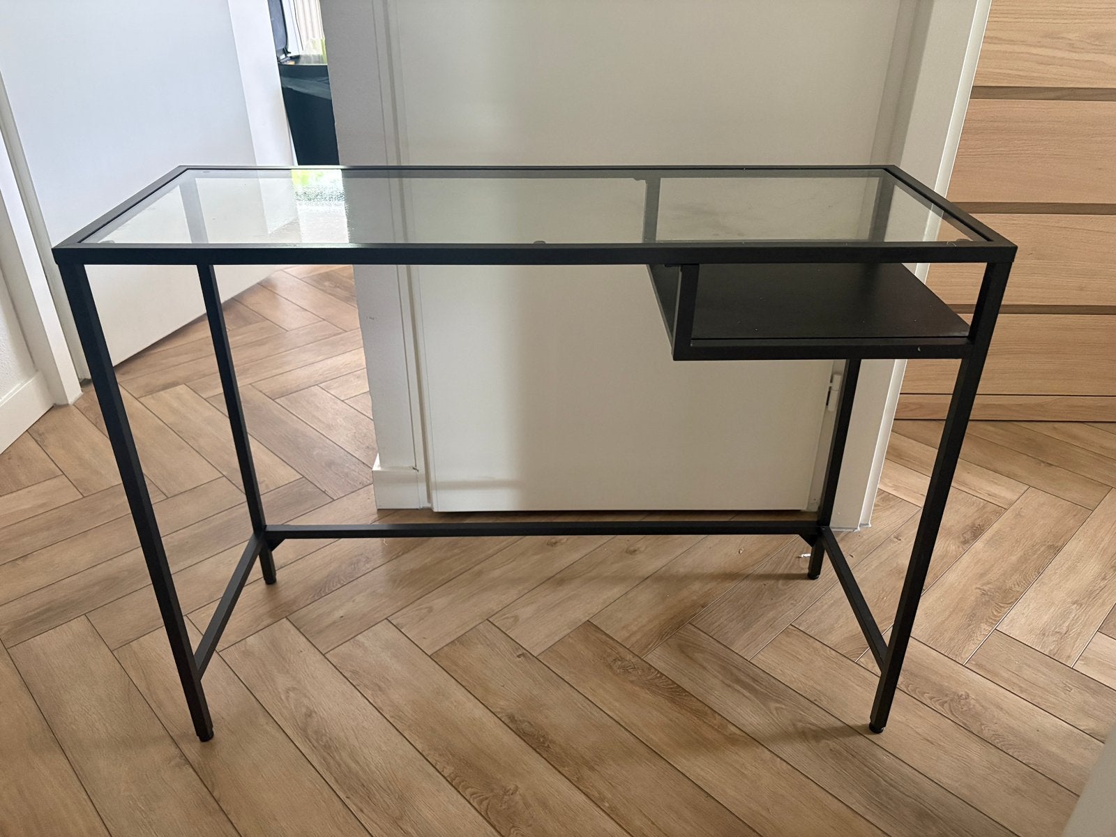 IKEA Vittsjö laptop desk/table, Huis en Inrichting, Tafels | Sidetables, Ophalen, 100 tot 150 cm, Glas, Zo goed als nieuw