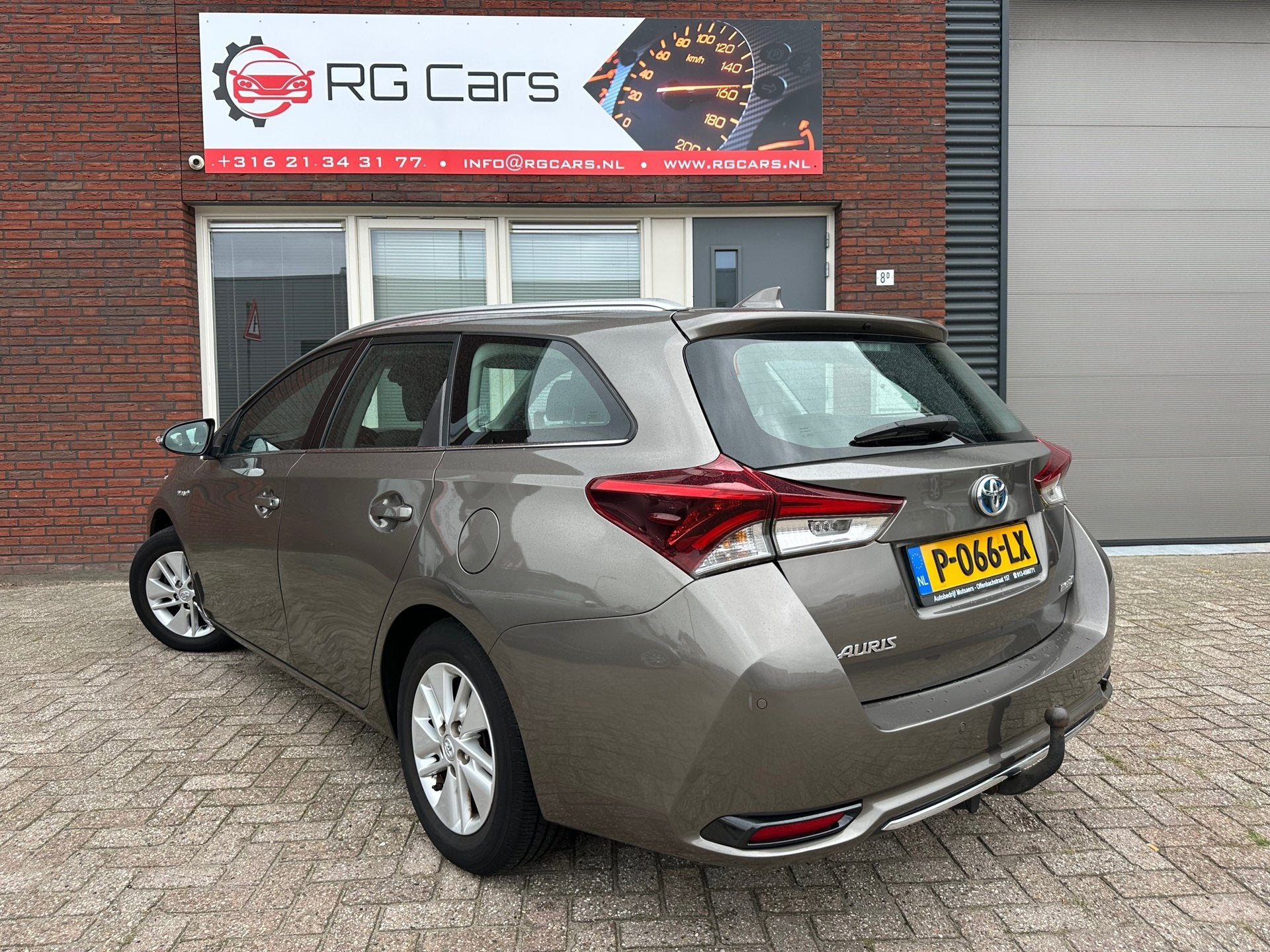 Toyota Auris Touring Sports 1.8 Hybrid Now / Camera / Navi /, Stof, Gebruikt, Met garantie (alle), Lease