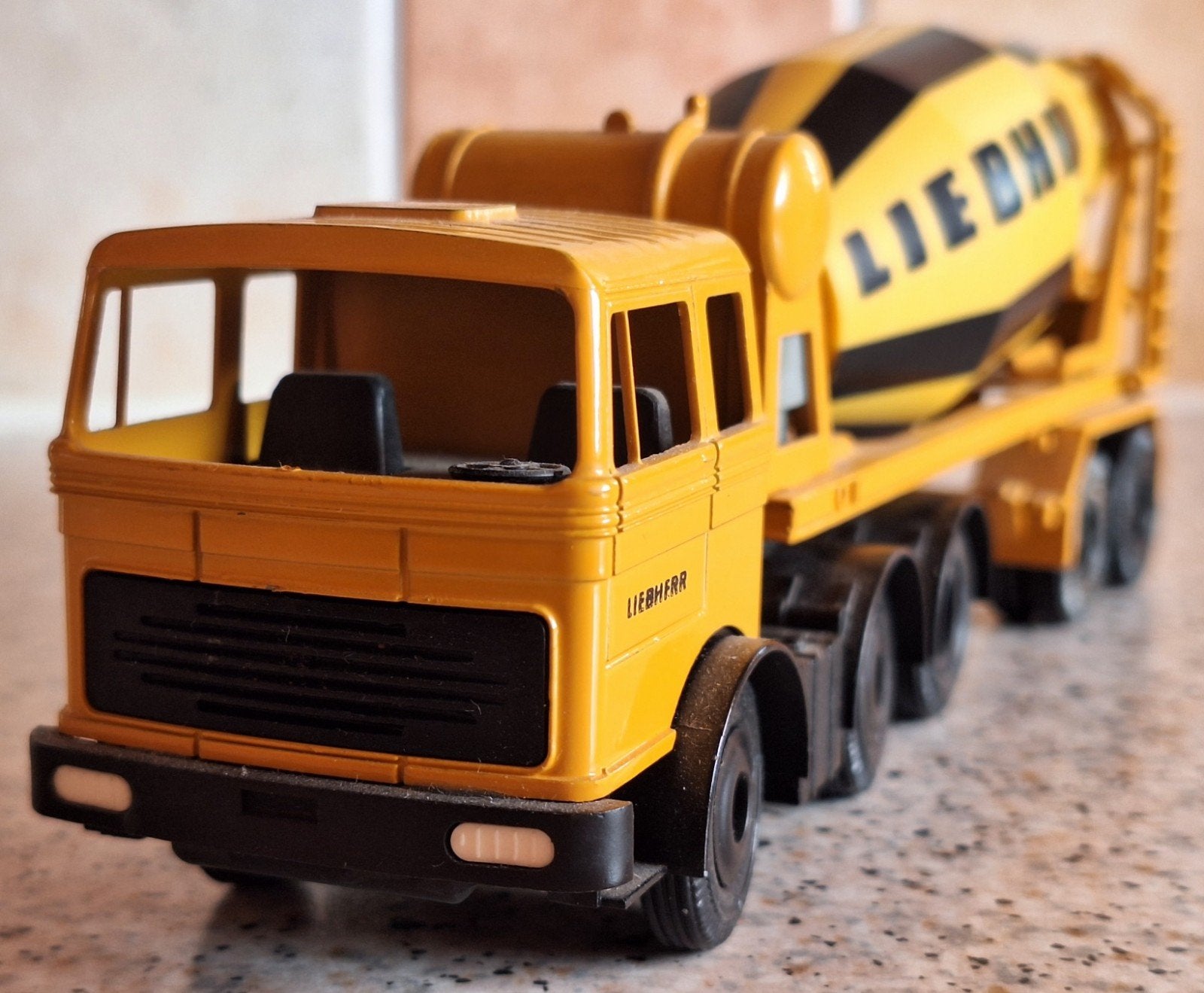 Mercedes-Benz LP2232 (6x2) trekker met betonmixeroplegger, Hobby en Vrije tijd, Modelauto's | 1:50, Ophalen of Verzenden, Nieuw