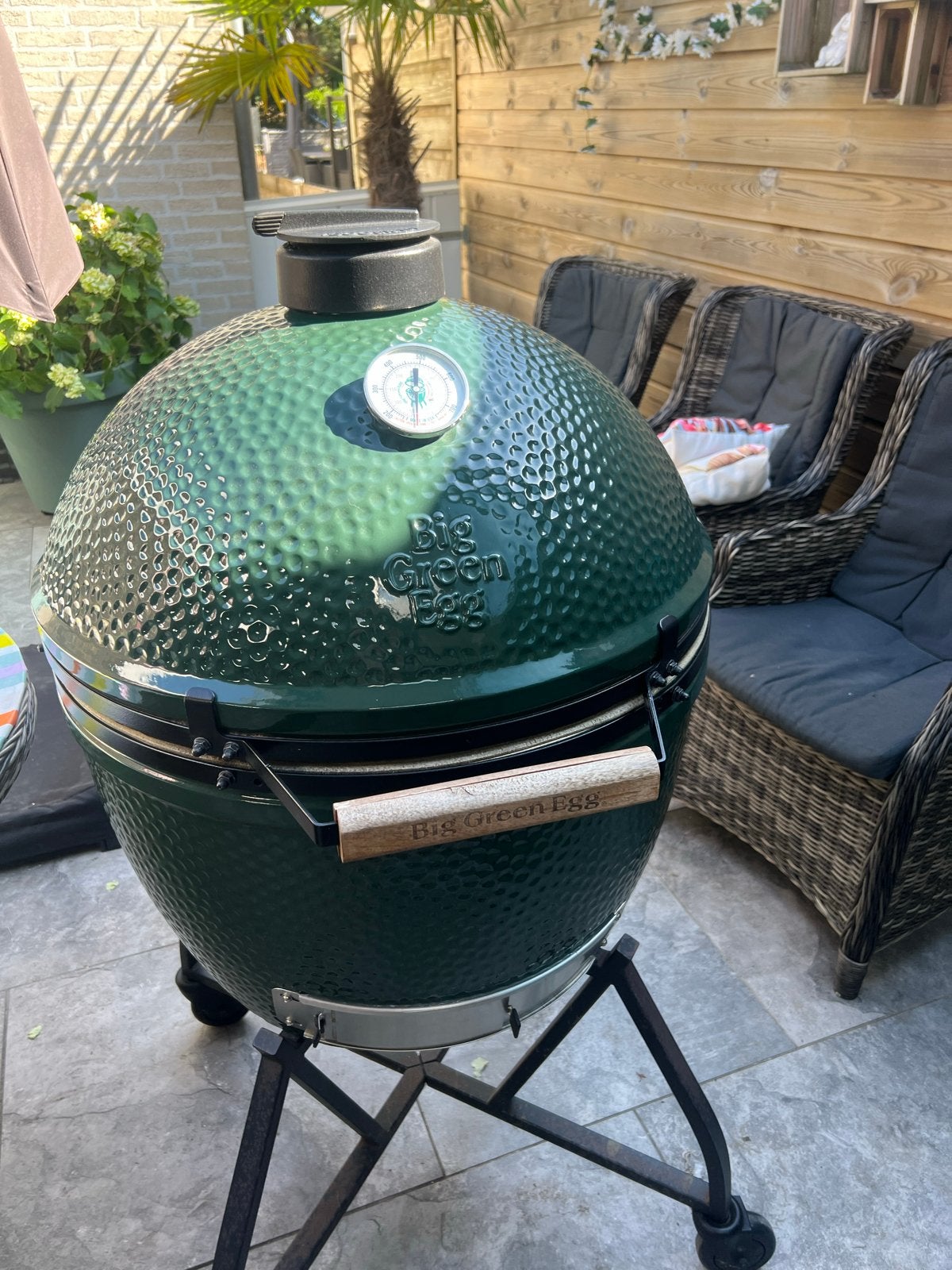 Big Green Egg XL met accessoires en kolen, Ophalen, Zo goed als nieuw