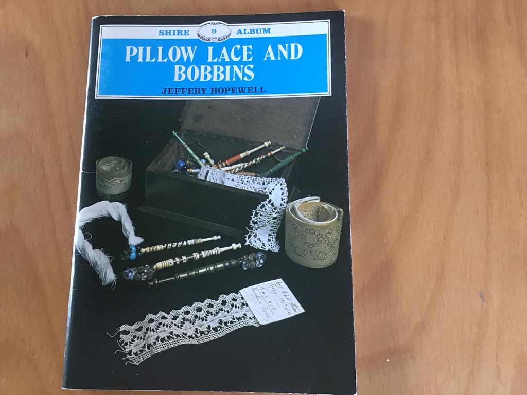 Pillow lace and bobbins - Jeffery Hopewell, Ophalen of Verzenden, Gebruikt, Boek of Tijdschrift