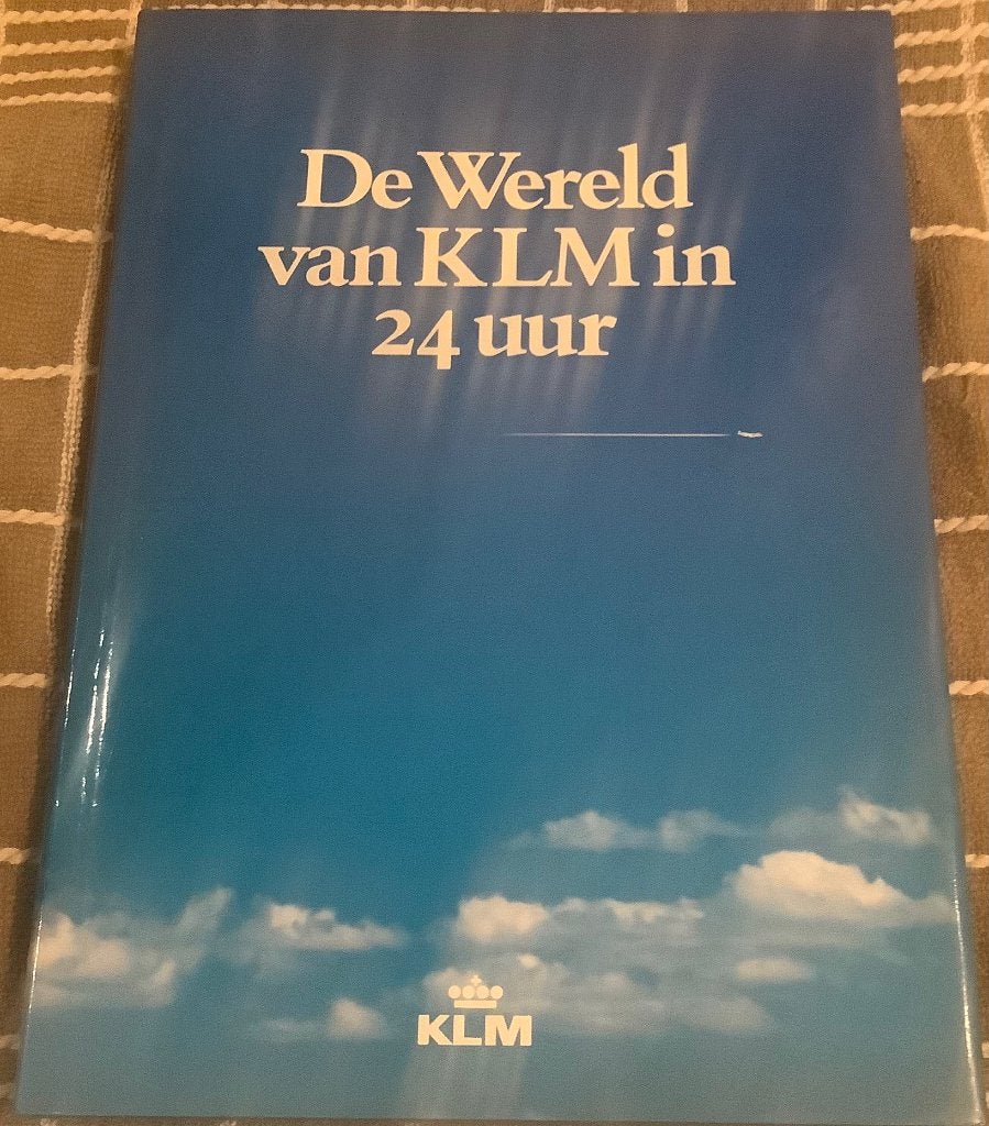 KLM De Wereld van KLM in 24 uur - Boek 70 Jaar KLM, Boeken, Ophalen of Verzenden, Gelezen, KLM