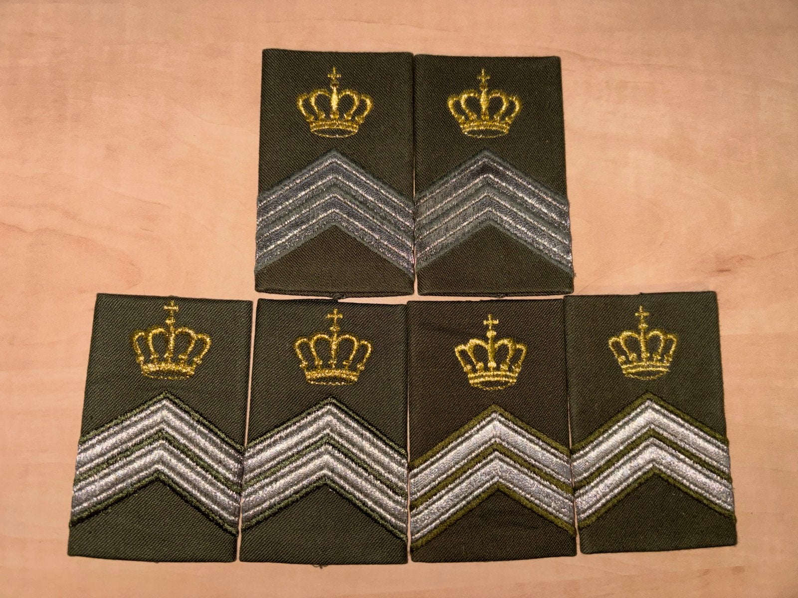 3 sets Sergeant-Majoor Administrateur emblemen voor trui, Verzenden, Landmacht, Nederland, Embleem of Badge