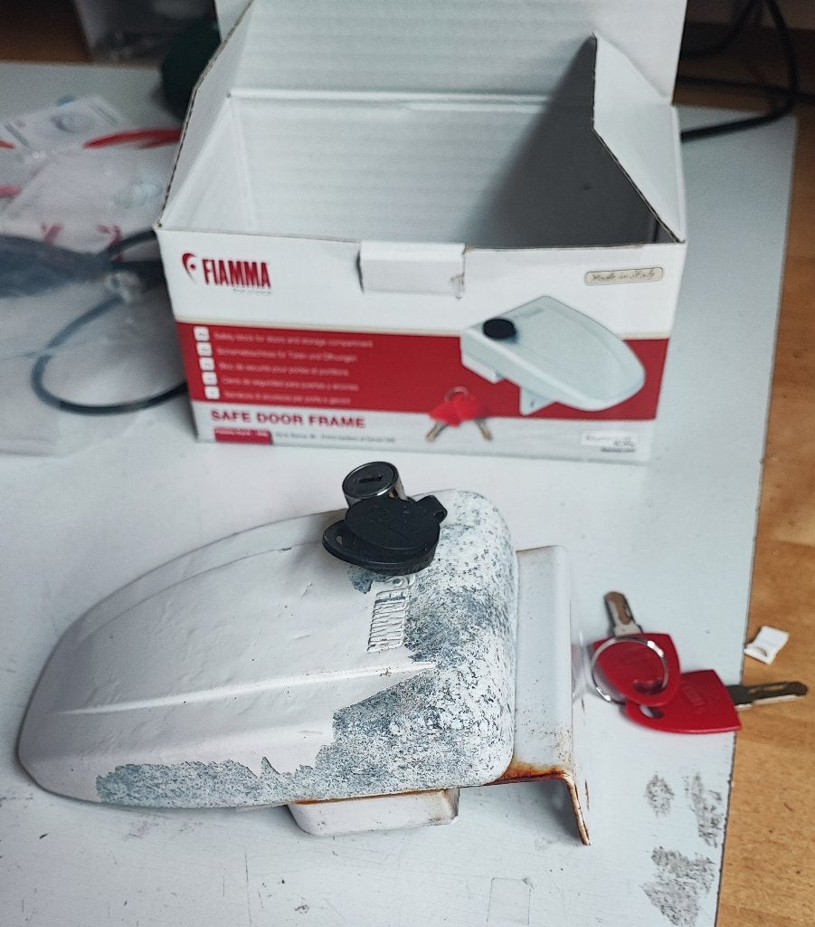 Fiamma safe door frame met sleutels., Ophalen, Gebruikt