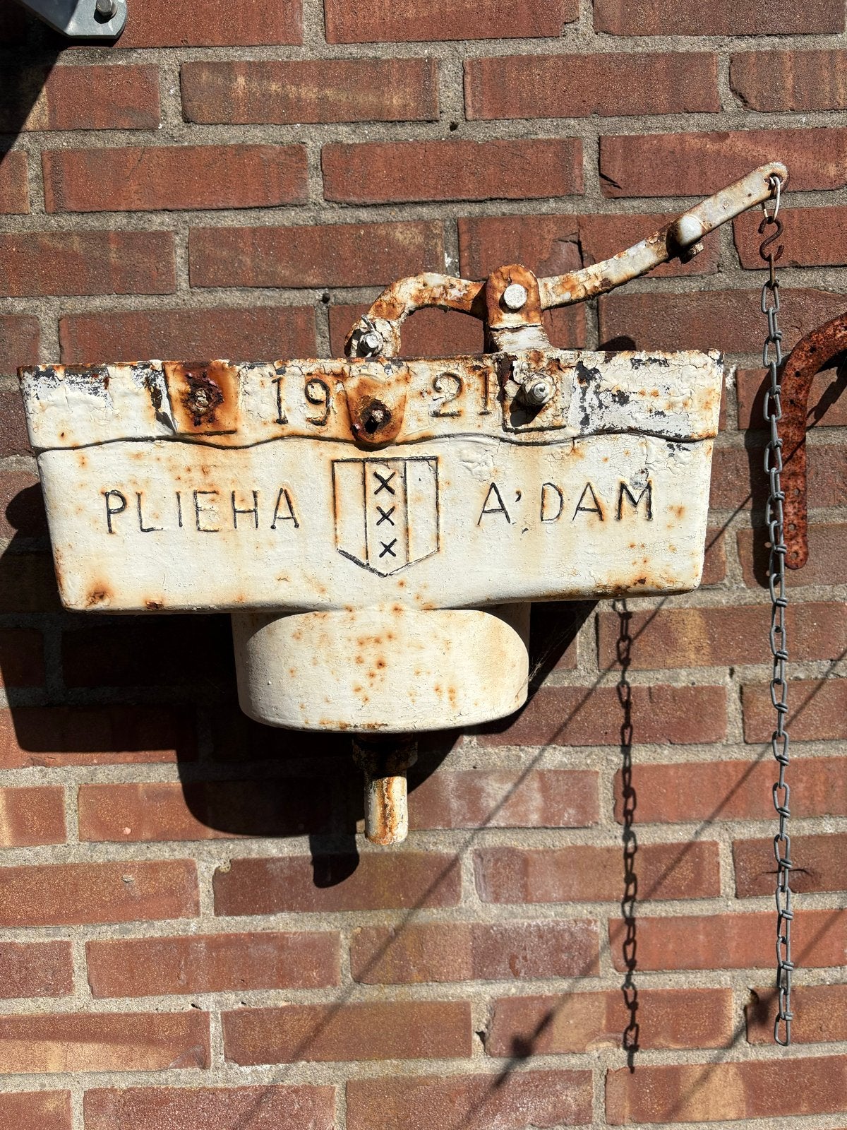Antieke gietijzeren waterpomp 'PLIEHA A'DAM' uit 1921, Ophalen of Verzenden