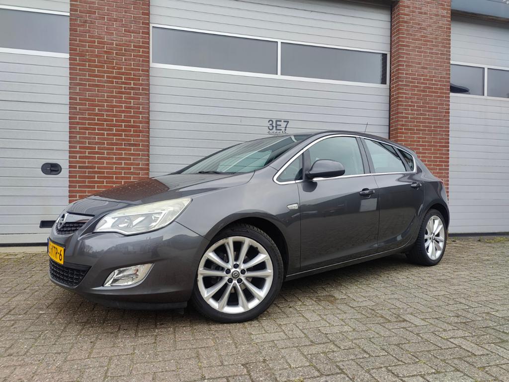 Opel Astra 1.6 16V 5D 2010 Cosmo, Auto's, Voorwielaandrijving, Euro 5, 1250 kg, 4 cilinders