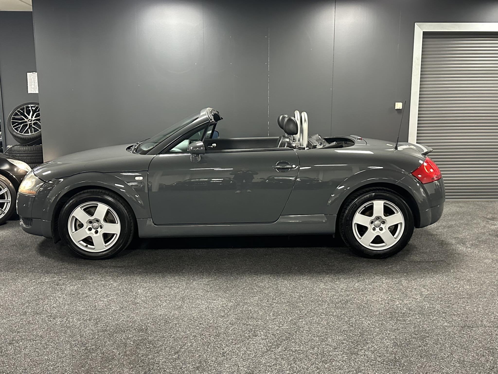 Audi TT Roadster 1.8 5V Turbo 180PK NL Auto Nimbusgrijs, Voorwielaandrijving, TT, Gebruikt, Zwart