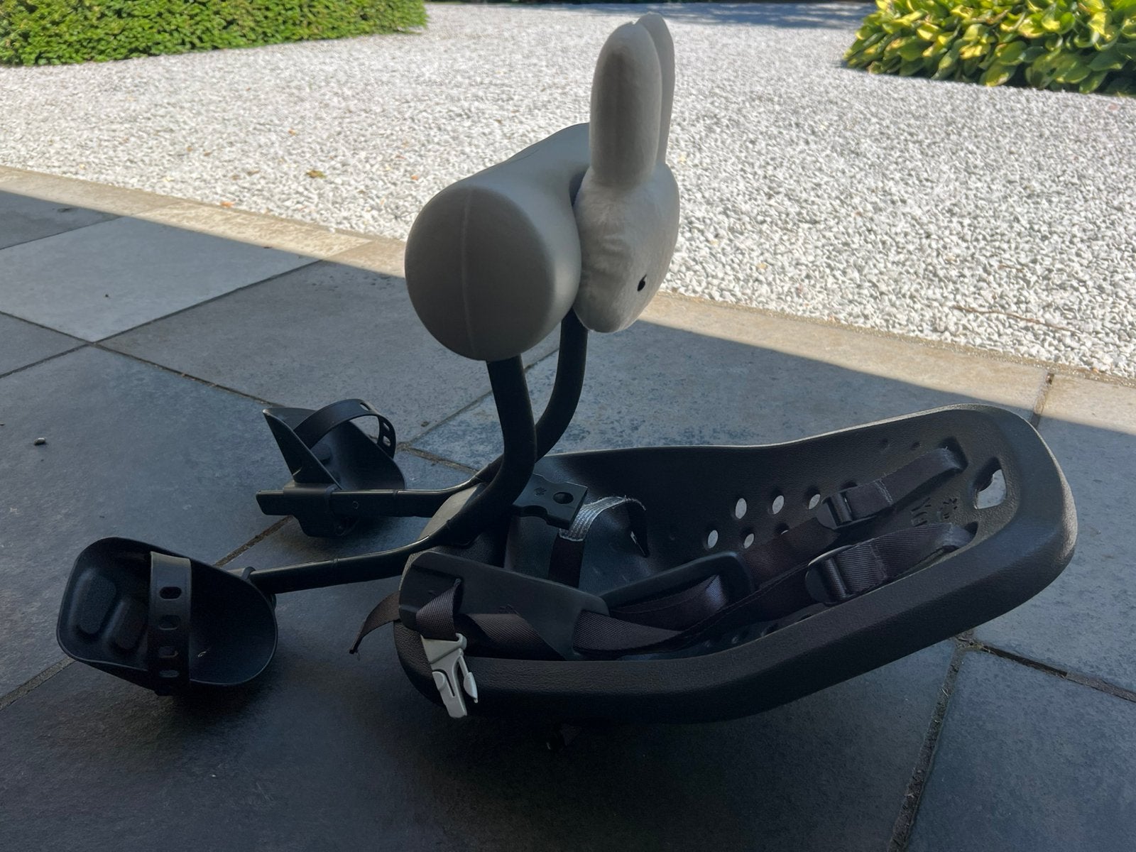 Thule Yepp Mini -zwart fietsstoeltje voor, windscherm., Ophalen, Zo goed als nieuw, Voorzitje, Voetsteuntjes