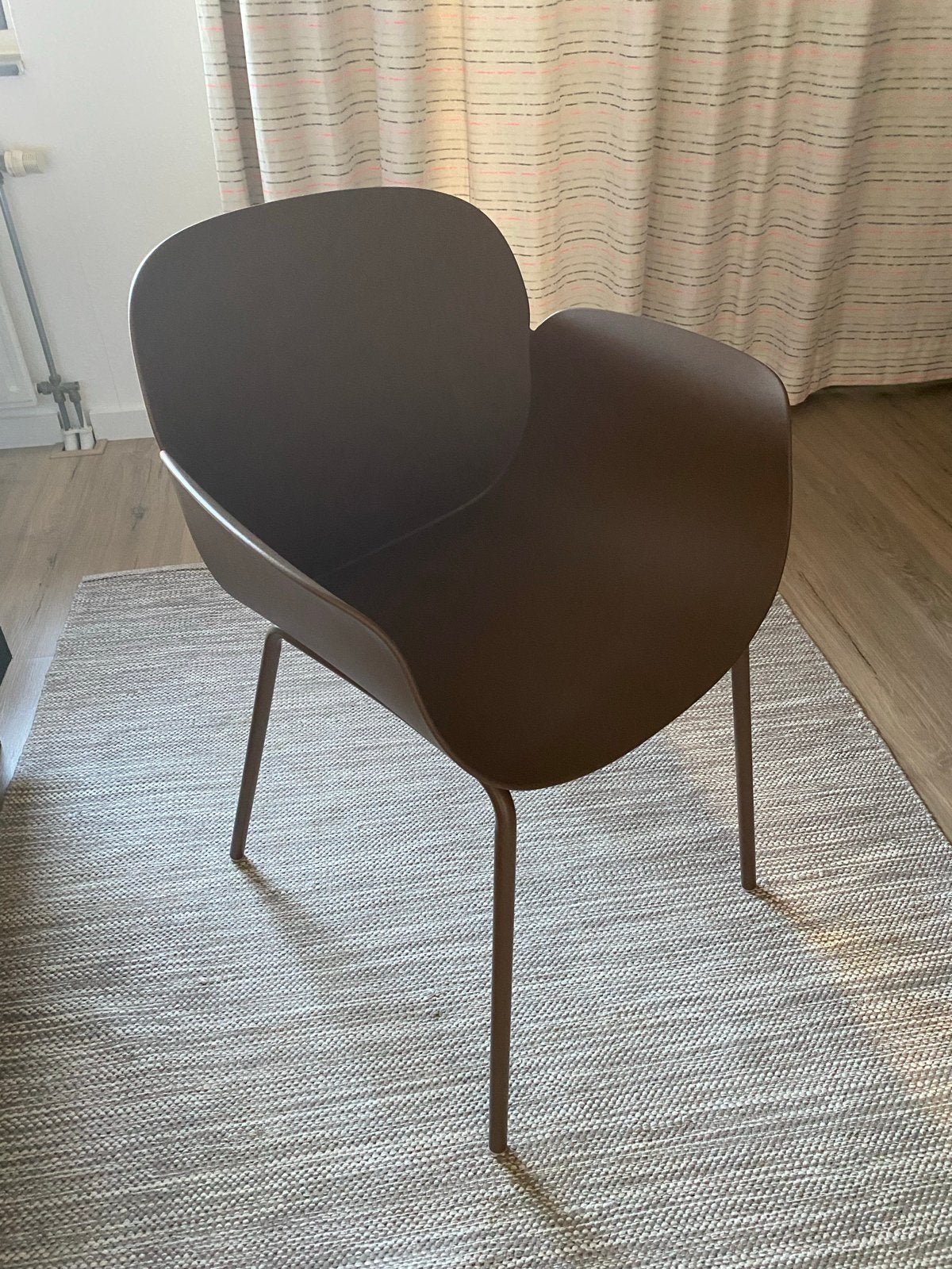 2x SKLUM Lynette stoelen Karamel Bruin - licht beschadigd, Ophalen, Kunststof, Gebruikt, Twee