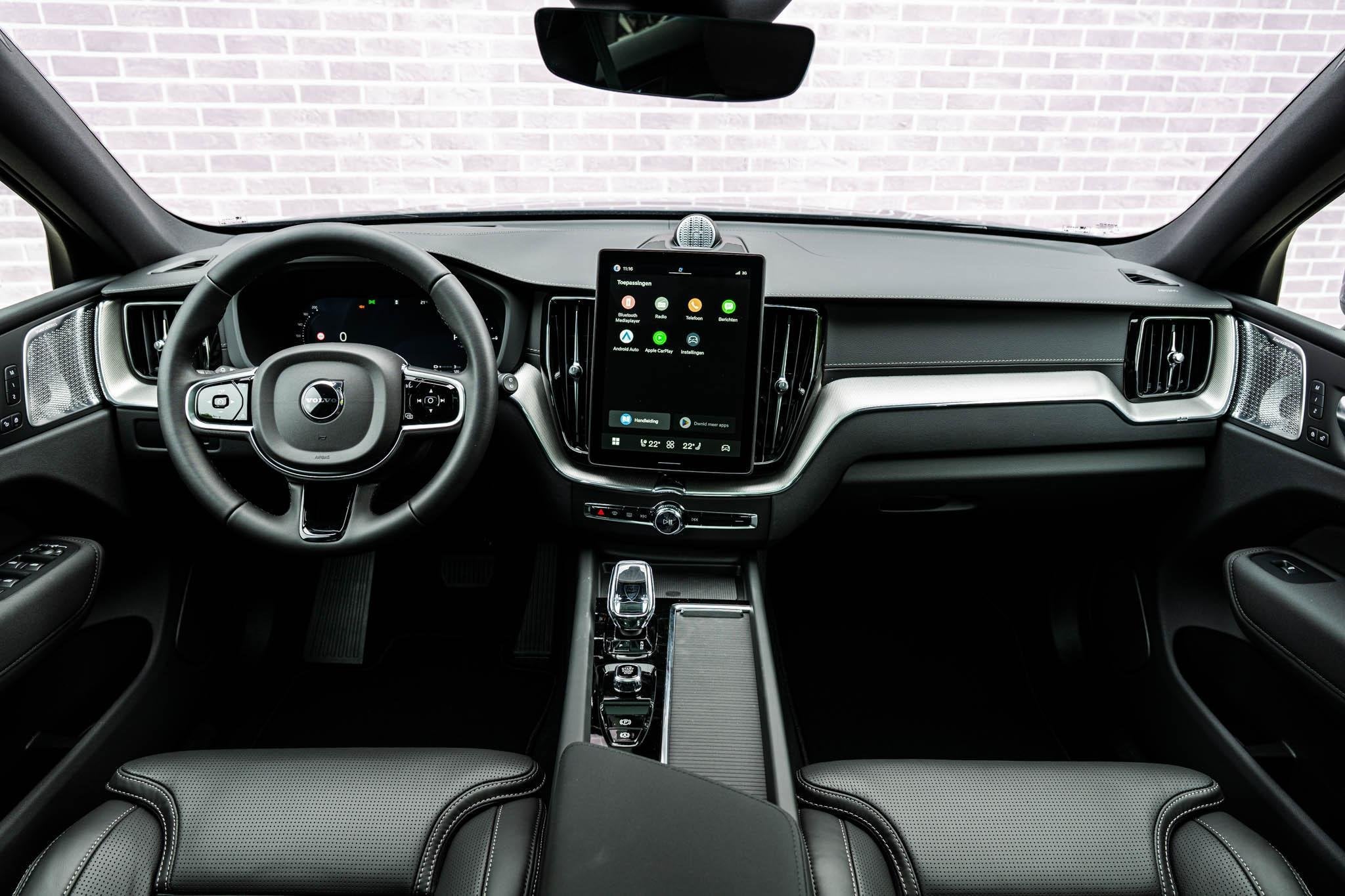 Volvo XC60 T8 Plug-in hybrid AWD Ultra Dark Executive Editio, Auto's, Automaat, 12 maanden, Euro 6, 180 min