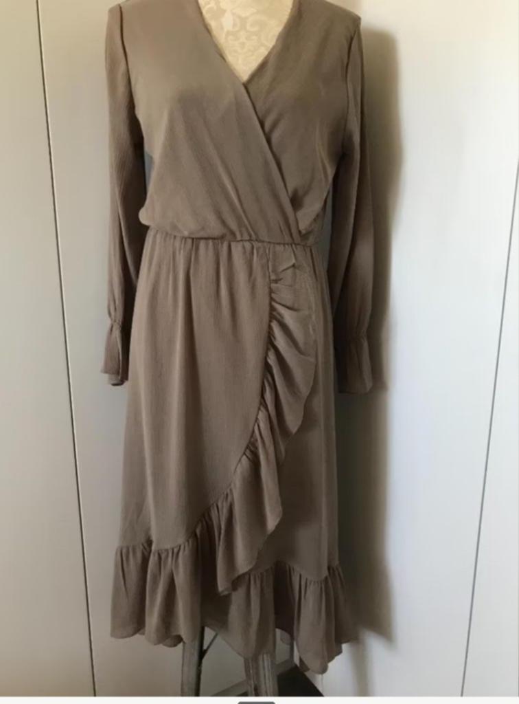 Nieuwe Kakikleurige Jurk, Kleding | Dames, Jurken, Maat 38/40 (M), Overige kleuren, Nieuw, Onder de knie