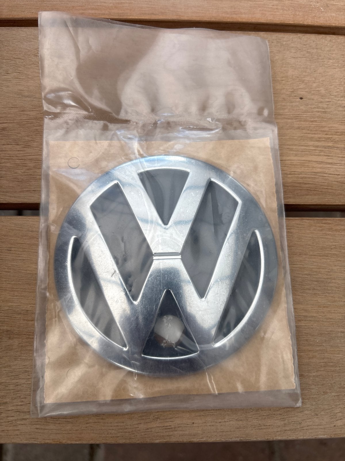 VW-logo achterklep Volkswagen Bora Sedan (Jetta Mk4), Achterklep, Volkswagen, Nieuw, Ophalen of Verzenden