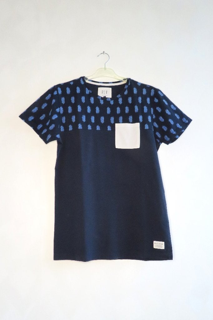 T-Shirt Donkerblauw Veren Revelation mt M (G47), Nieuw, Ophalen of Verzenden, Revelation, Maat 48/50 (M)