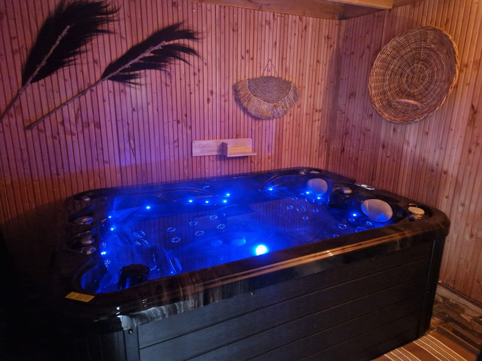 Foto 2 van Exclusieve balboa 3 persoons spa zwart bruin marmer edition