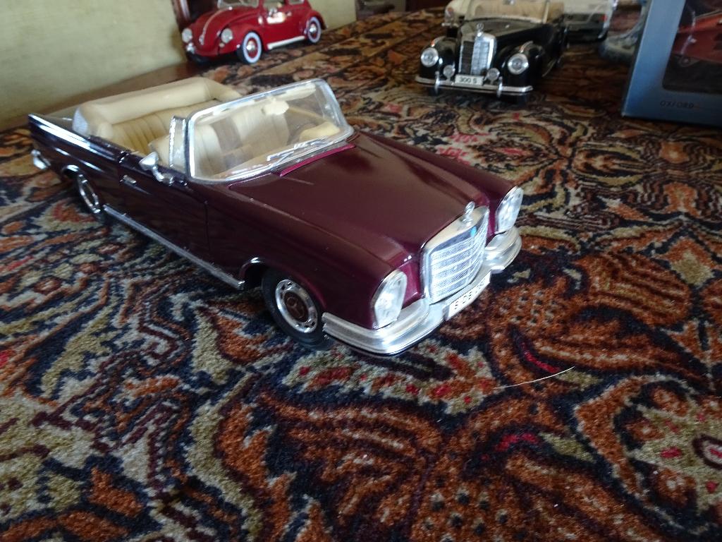 MOOIE MERCEDES BENZ 280 SE 1966  MAISTO  ZONDER DOOS, Hobby en Vrije tijd, Modelauto's | 1:18, Ophalen of Verzenden, Zo goed als nieuw
