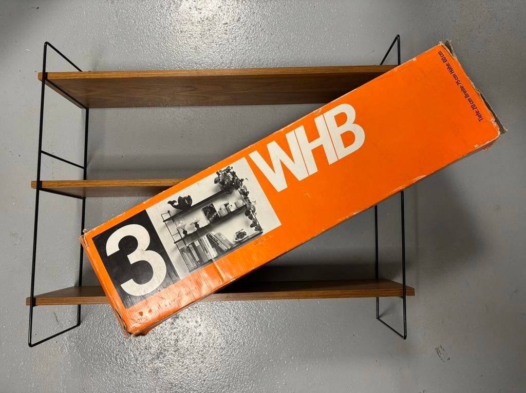 Nieuw !! Nisse string WHB walnoot houten wandplank  jaren 60, Huis en Inrichting, Woonaccessoires | Wandplanken en Boekenplanken