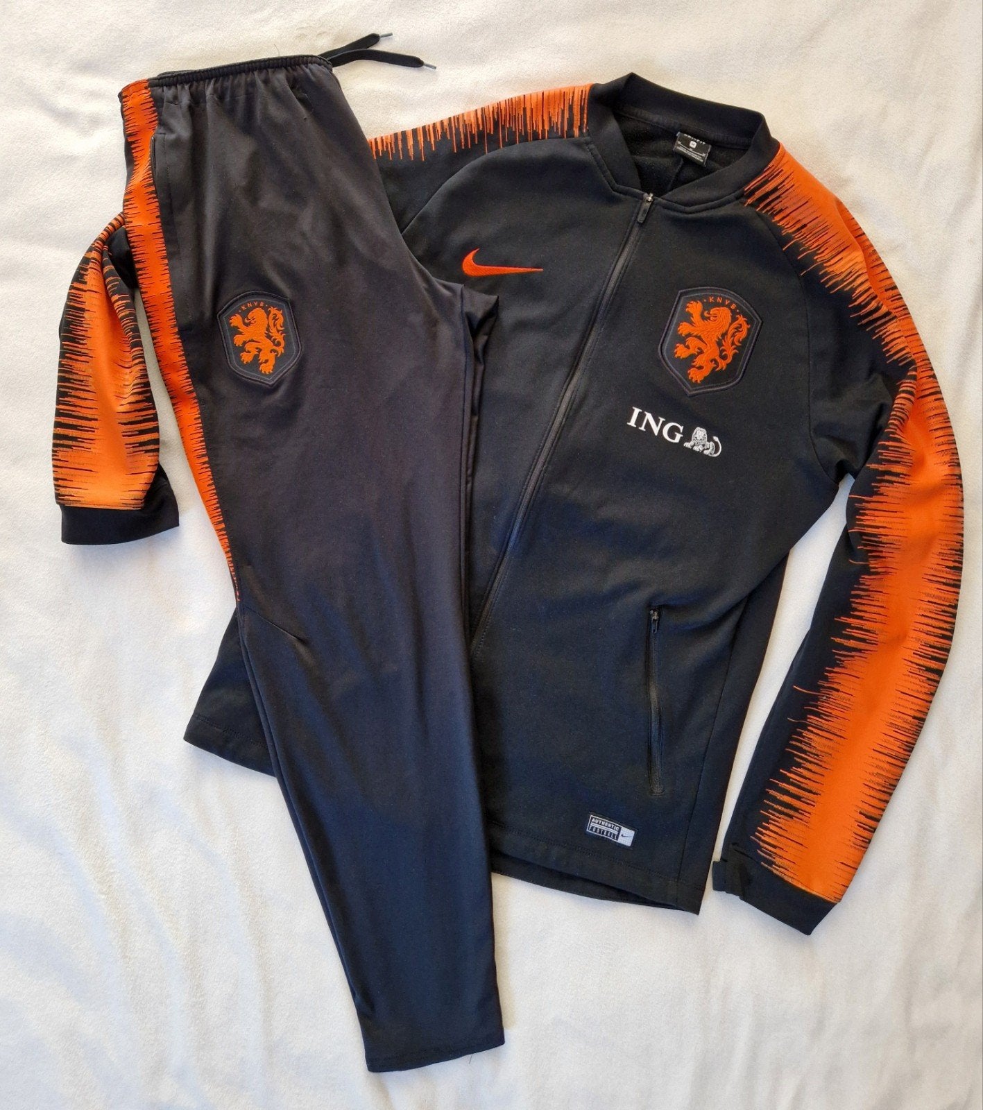 Nederlands elftal trainingspak 2018 KNVB broek + jack M, Maat 48/50 (M), Nike, Oranje, Ophalen of Verzenden