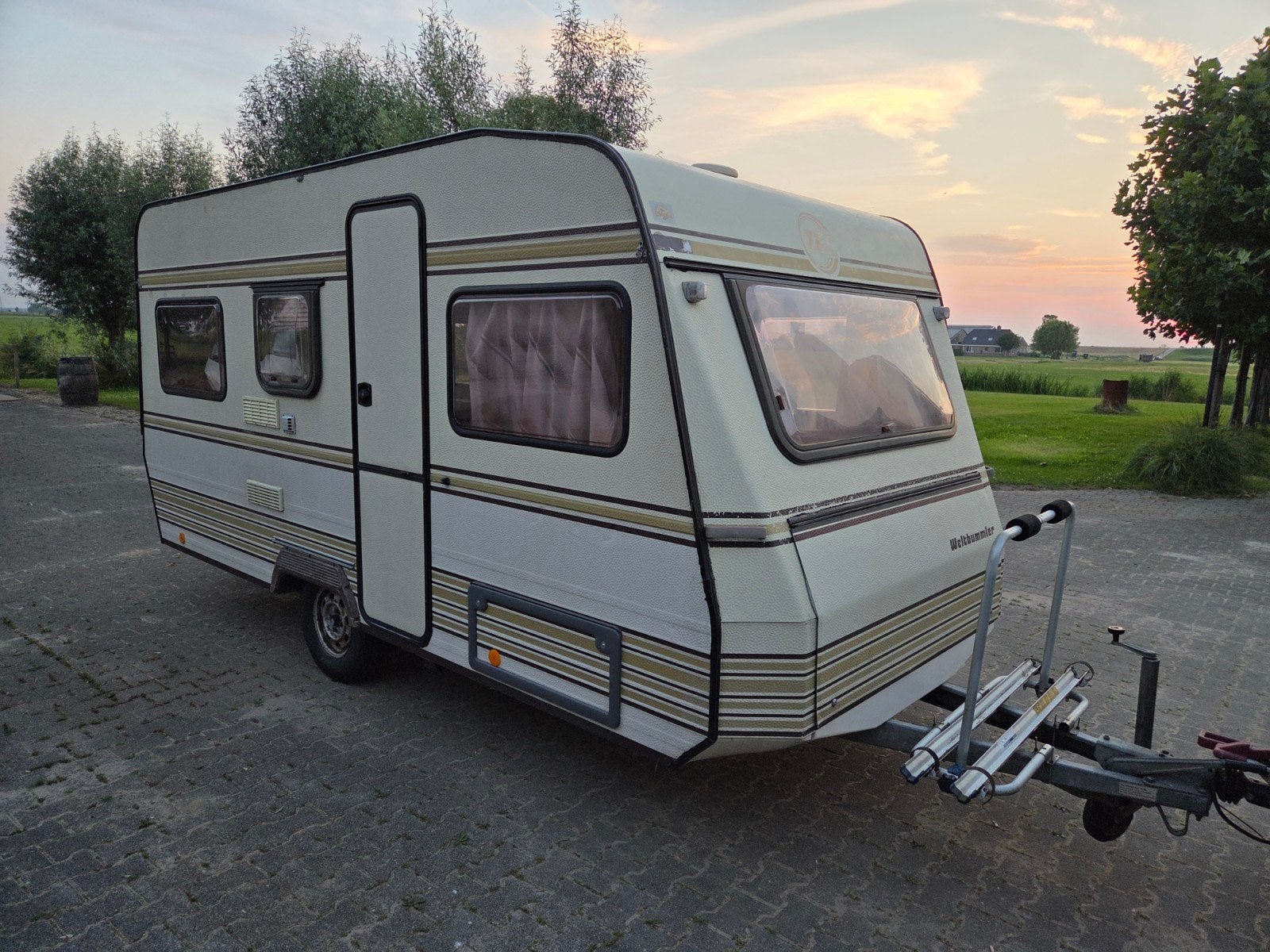 Tec 420,1987 4 persoons caravan met voortent, Standaardzit, T.E.C., Koelkast, 750 - 1000 kg