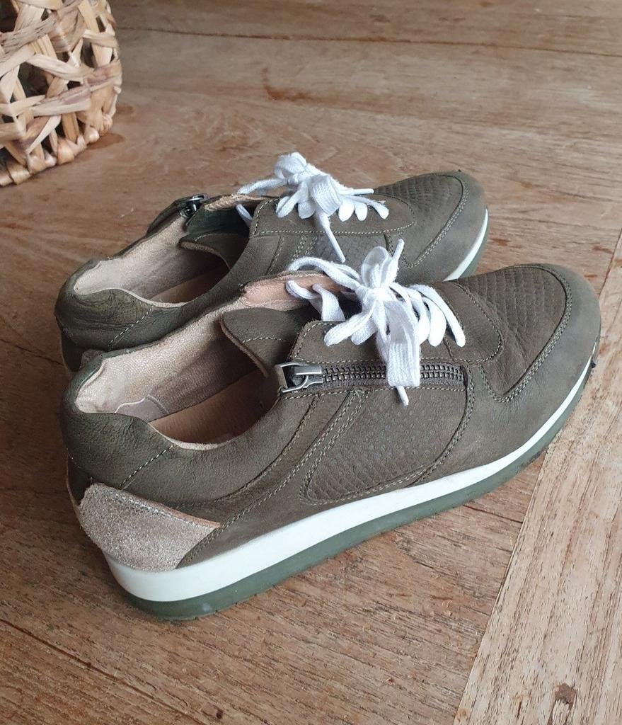 Helioform Olijfgroene Sneakers Maat 38, Kleding | Dames, Schoenen, Ophalen of Verzenden, Zo goed als nieuw, Sneakers of Gympen