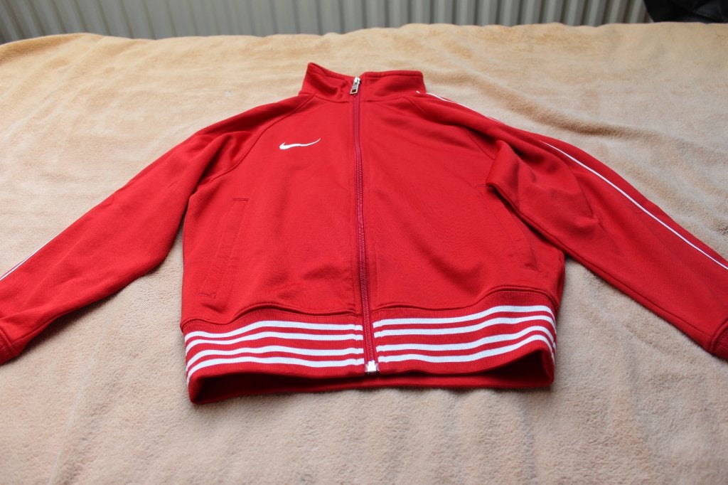 Nike Trainingsjack Rood - Maat 134cm, Kinderen en Baby's, Kinderkleding | Maat 140, Gebruikt, Verzenden, Jongen of Meisje, Nike