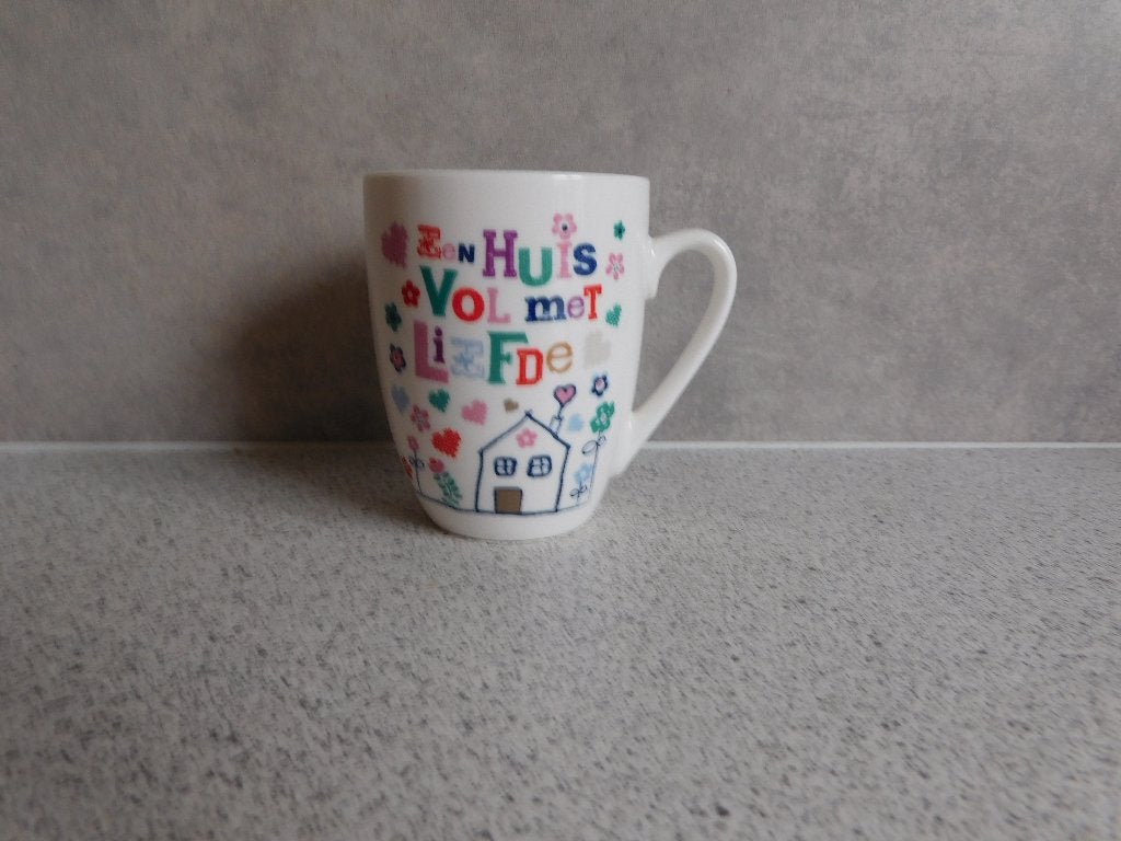Mok 150 ml. Een huis vol met liefde Ronald McDonald YVON, Huis en Inrichting, Keuken | Servies, Overige merken, Zo goed als nieuw