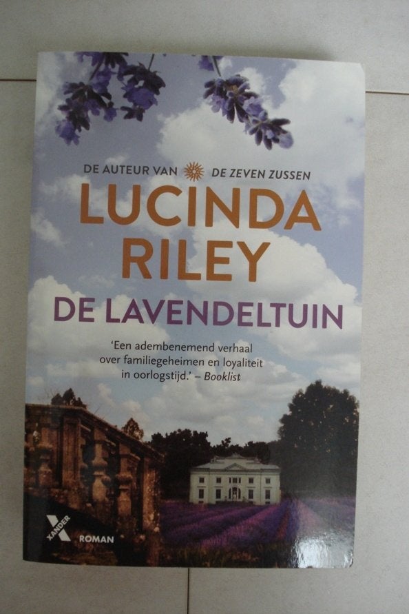 2 Nwe Lucinda Riley De lavendeltuin roman en De zevenzussen, Ophalen of Verzenden, Nieuw