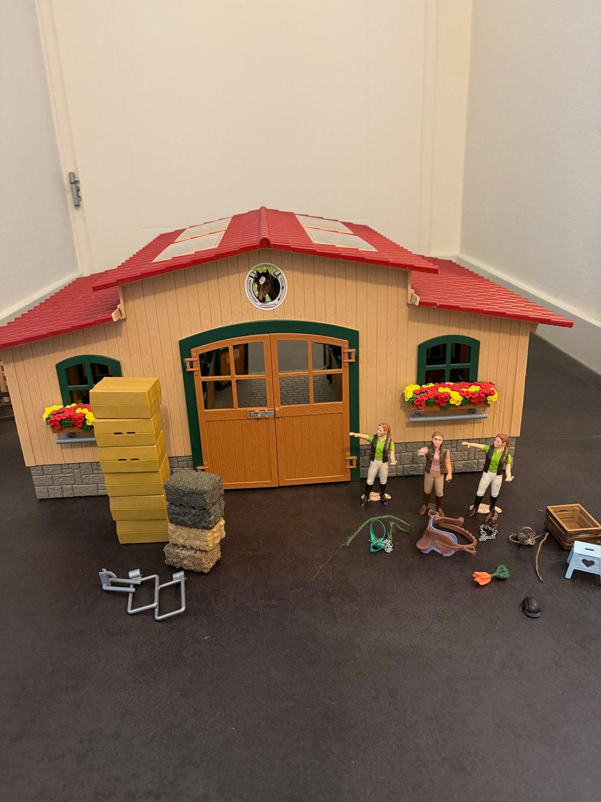 Schleich Paardenstal met accessoires en figuren, Ophalen, Gebruikt, Jongen of Meisje