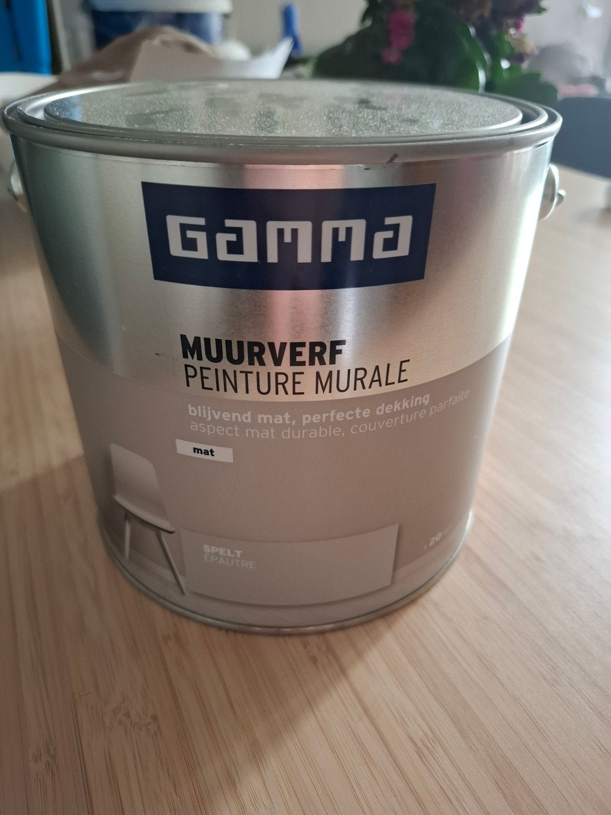 Gamma muurverf kleur spelt, Ophalen