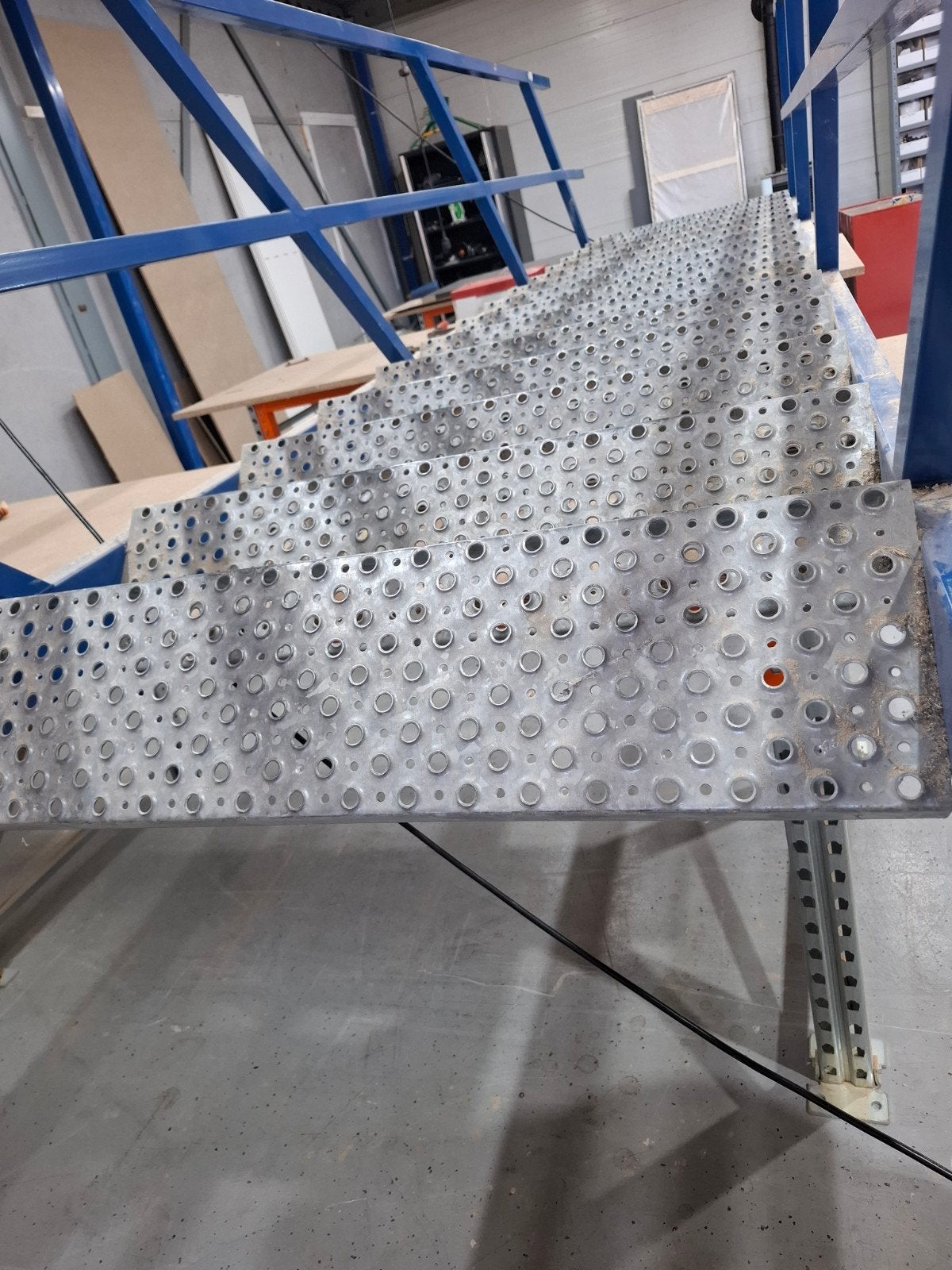 Entresol trap 334 cm, Ophalen, Gebruikt, 2 tot 4 meter