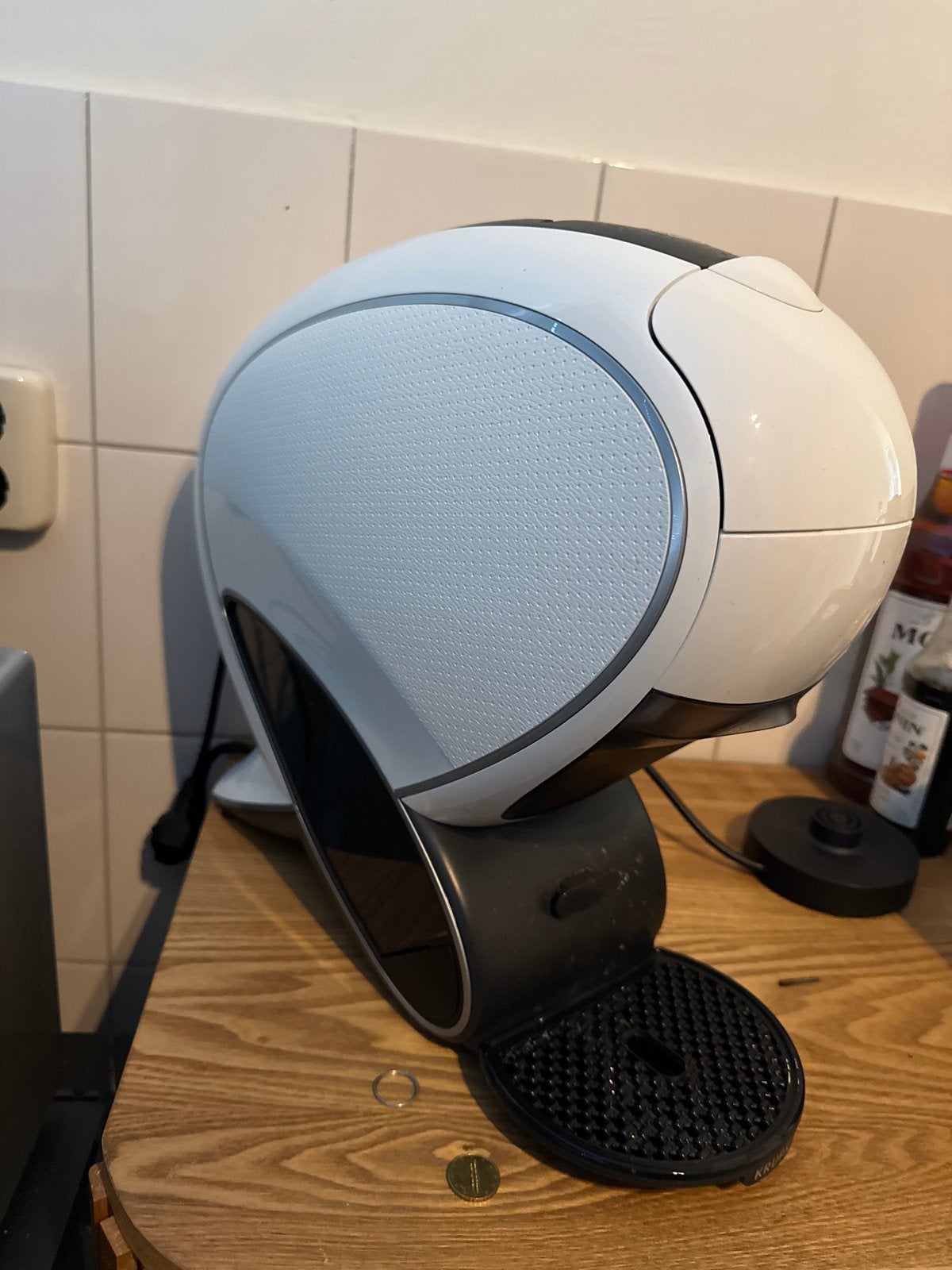Dolce Gusto Neo koffiezetapparaat - Zo goed als nieuw, Ophalen, Zo goed als nieuw, Koffiemachine, Koffiepads en cups