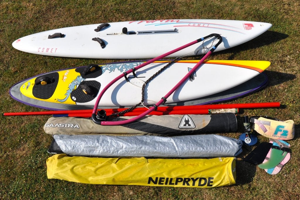 F2 Comet en F2 Ride, 3 zeilen zeer complete vaarklare set, Watersport en Boten, Windsurfen, Ophalen, Gebruikt, 5 tot 6.5 m², Met mast