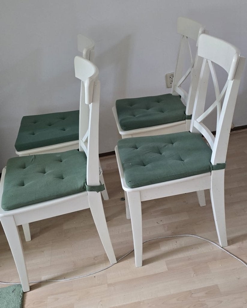 4 witte eetkamerstoelen met groene zittingen, Ophalen, Overige materialen, Wit, Zo goed als nieuw