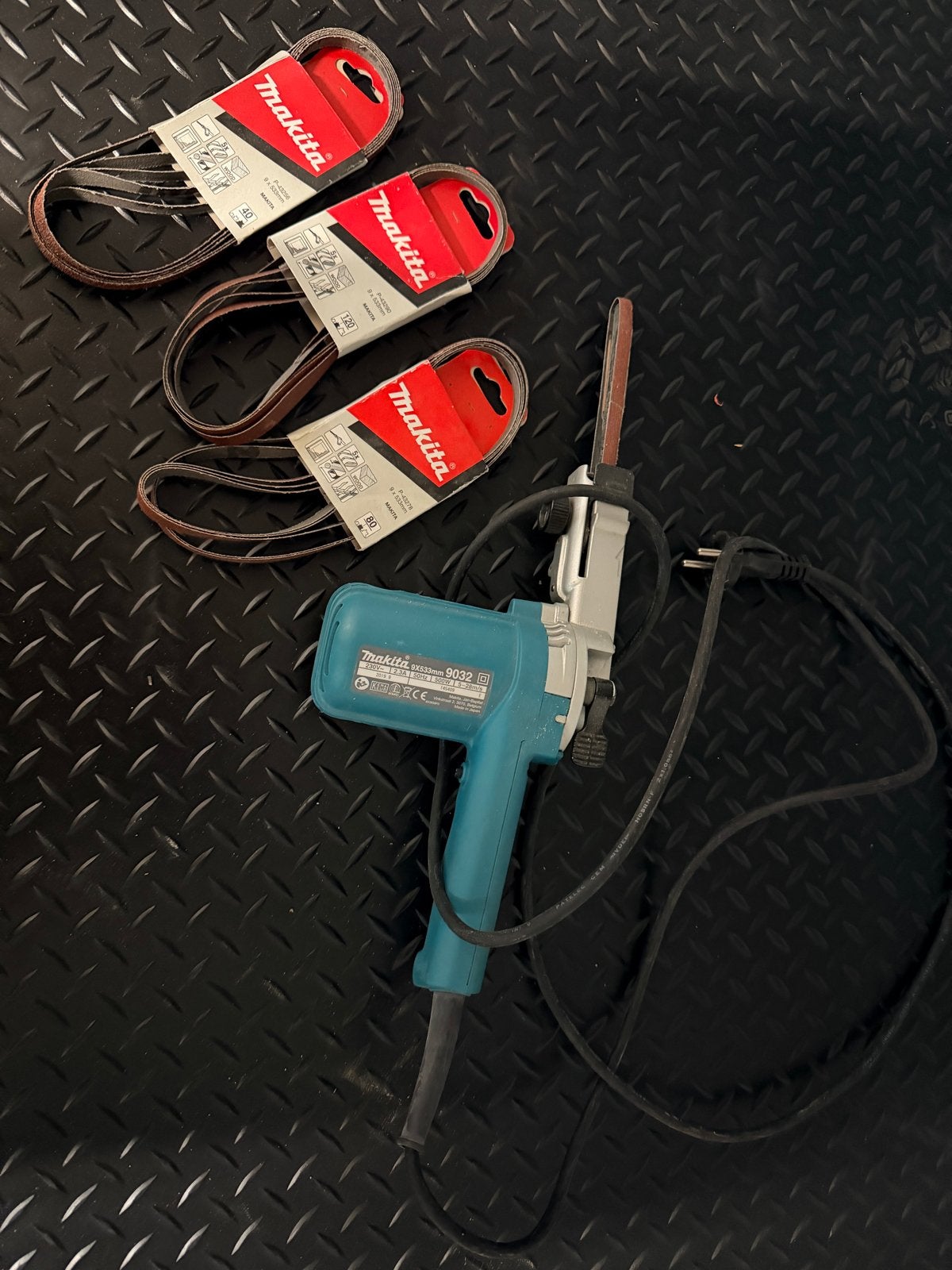 Makita 9032 Bandschuurmachine met schuurbanden, Ophalen, Zo goed als nieuw