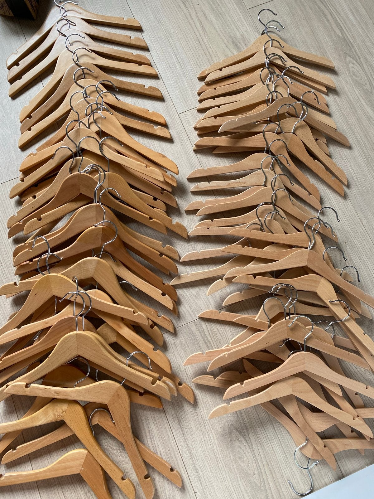 Grote partij houten kinderkledinghangers (81 stuks), Ophalen, Zo goed als nieuw, Hout, Kinderen