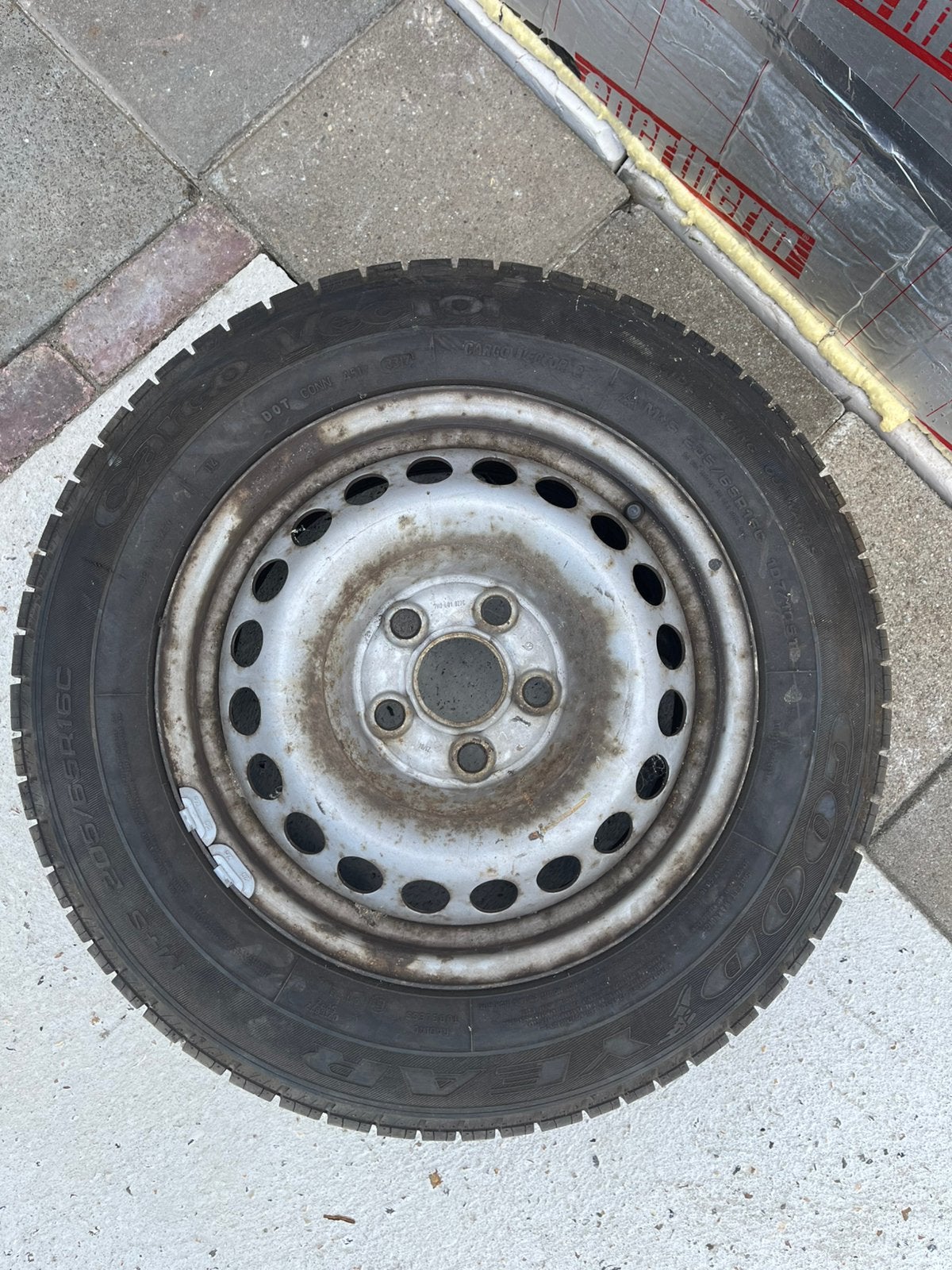T5 Velg met nieuwe band., Auto diversen, Aanhangwagen-onderdelen, Ophalen, Zo goed als nieuw