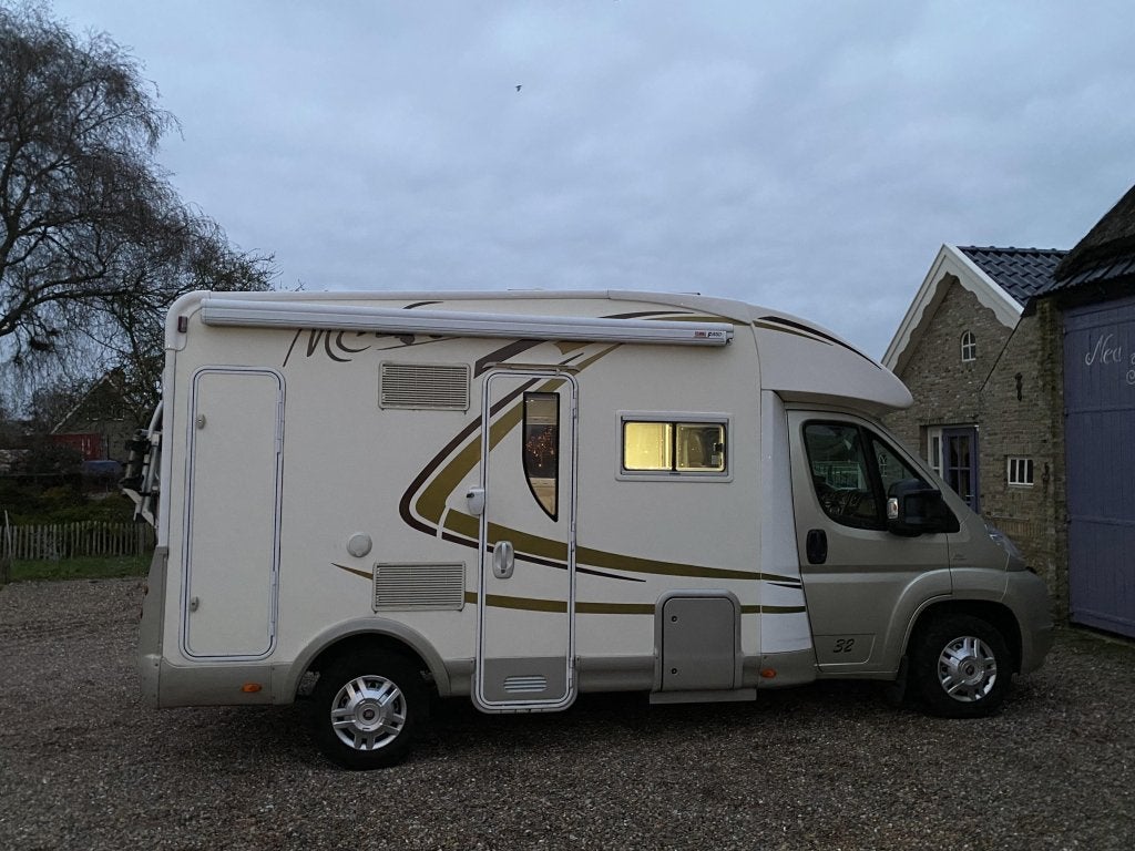 Mc Louis MC4-32 Half Integraal Luxe Uitvoering Vakantieklaar, Caravans en Kamperen, Tot en met 2, Bedrijf, Luifel, Half-integraal
