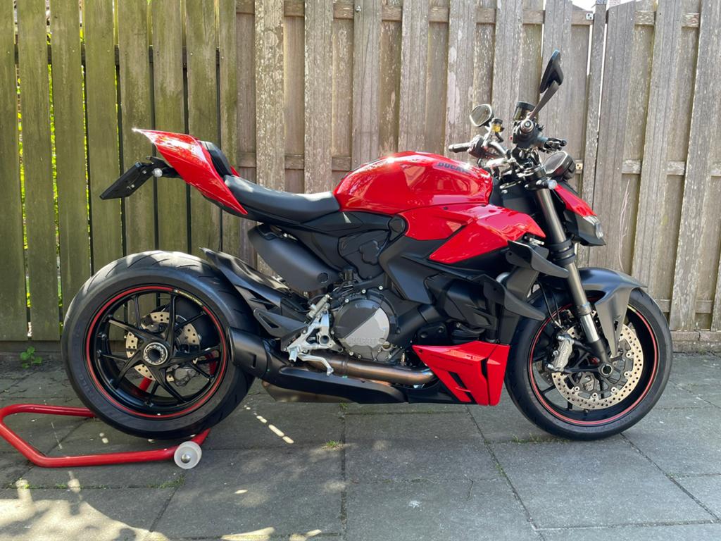 Ducati Streetfighter V2 met vele accesoires, 2 cilinders, Gebruikt, Particulier, Meer dan 35 kW