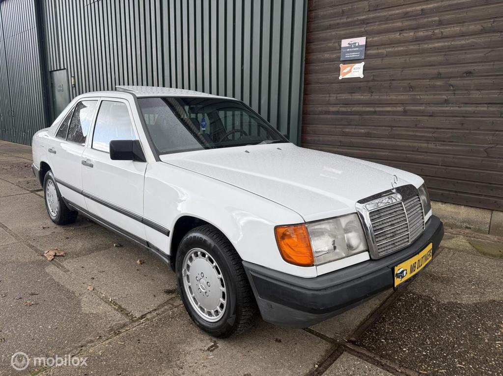 Mercedes-Benz W124 300D W124 5-Bak-Sch.dak-trekhaak, Auto's, Oldtimers, Mercedes-Benz, Blauw, Sedan, Te koop