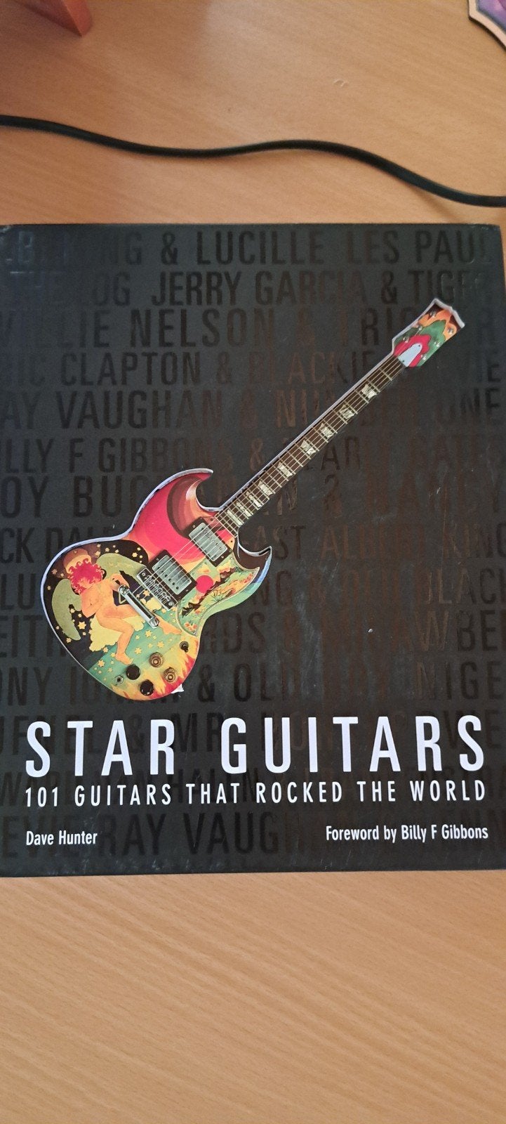 Star Guitars: 101 Guitars That Rocked The World - Hardcover, Ophalen of Verzenden, Gelezen, Artiest, Dave Hunter