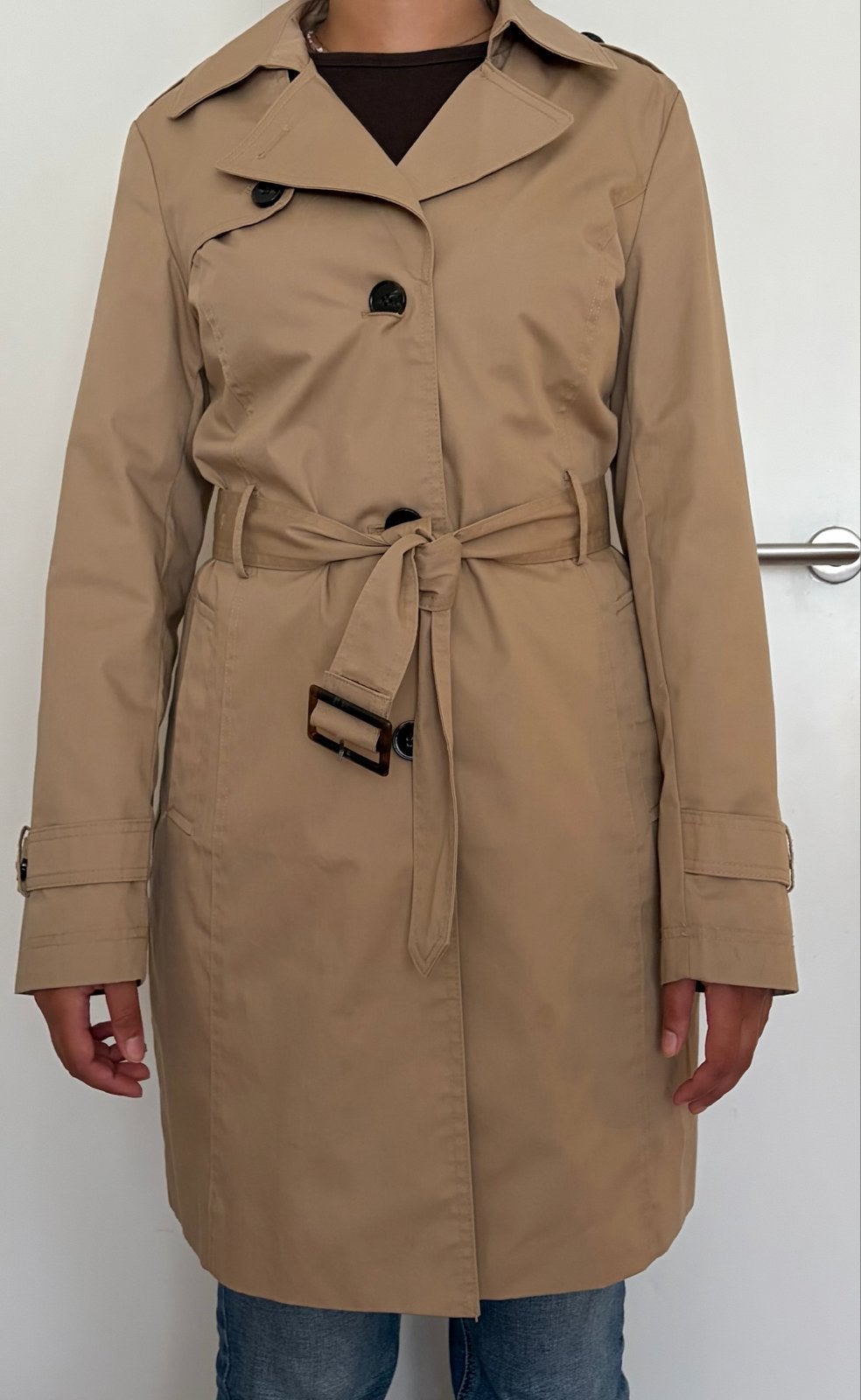 Stijlvolle beige trenchcoat met ceintuur, Ophalen, Zo goed als nieuw, Maat 36 (S), Beige