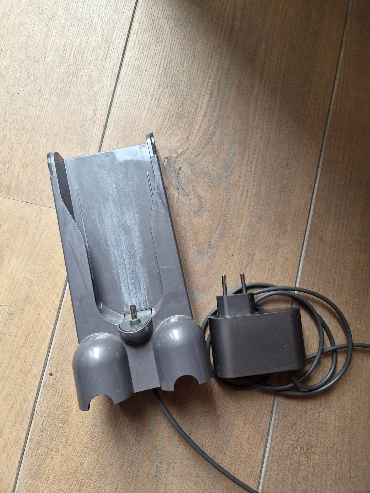 Dyson V10 Oplader en Muurbevestiging, Ophalen of Verzenden, Gebruikt
