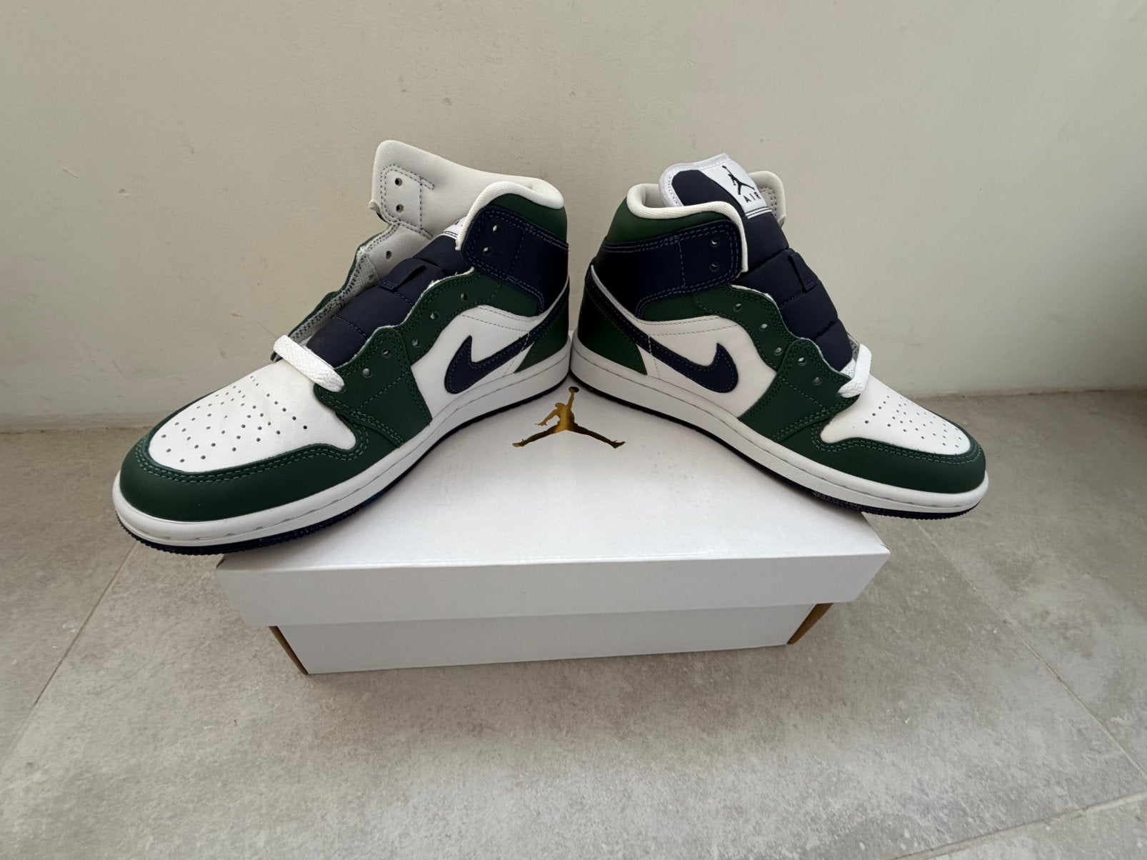 Air Jordan 1 Mid Lucky Green sneakers, Nieuw, Ophalen of Verzenden, Sneakers of Gympen, Groen